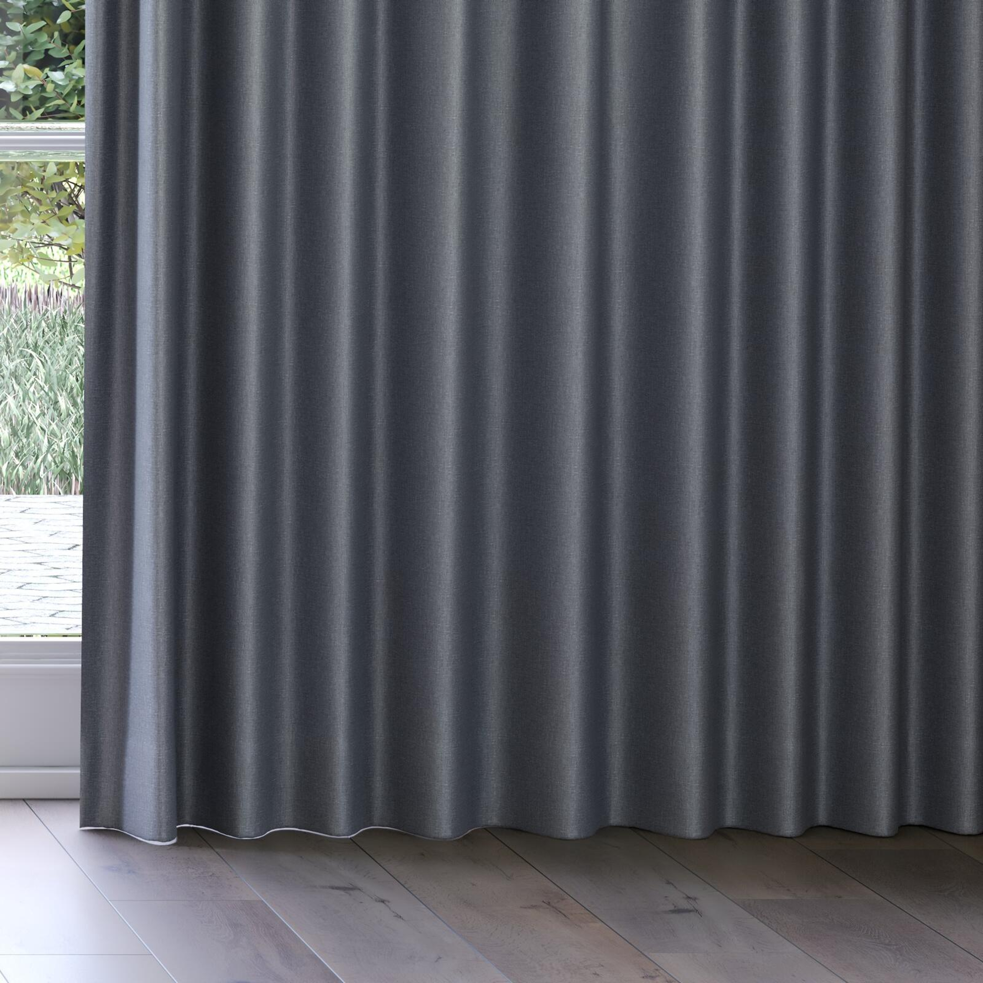 Bottom view of Tonga Carbon, on curtain rail