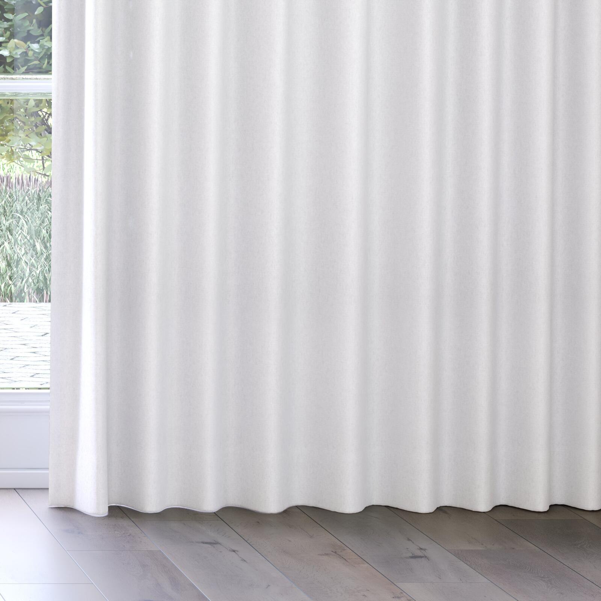 Bottom view of Liberate Snow, on curtain rail