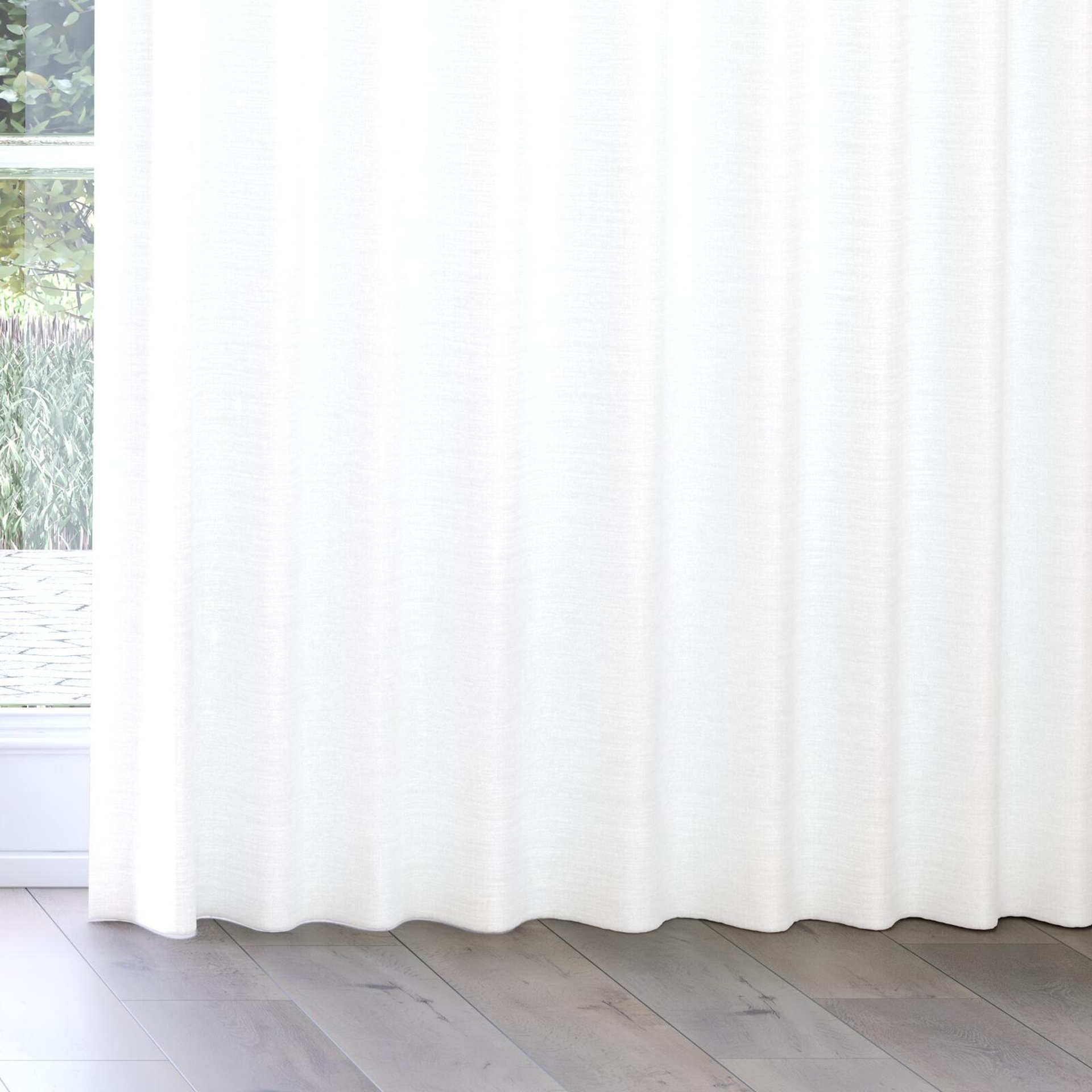 Bottom view of Linex Snow, on curtain rail