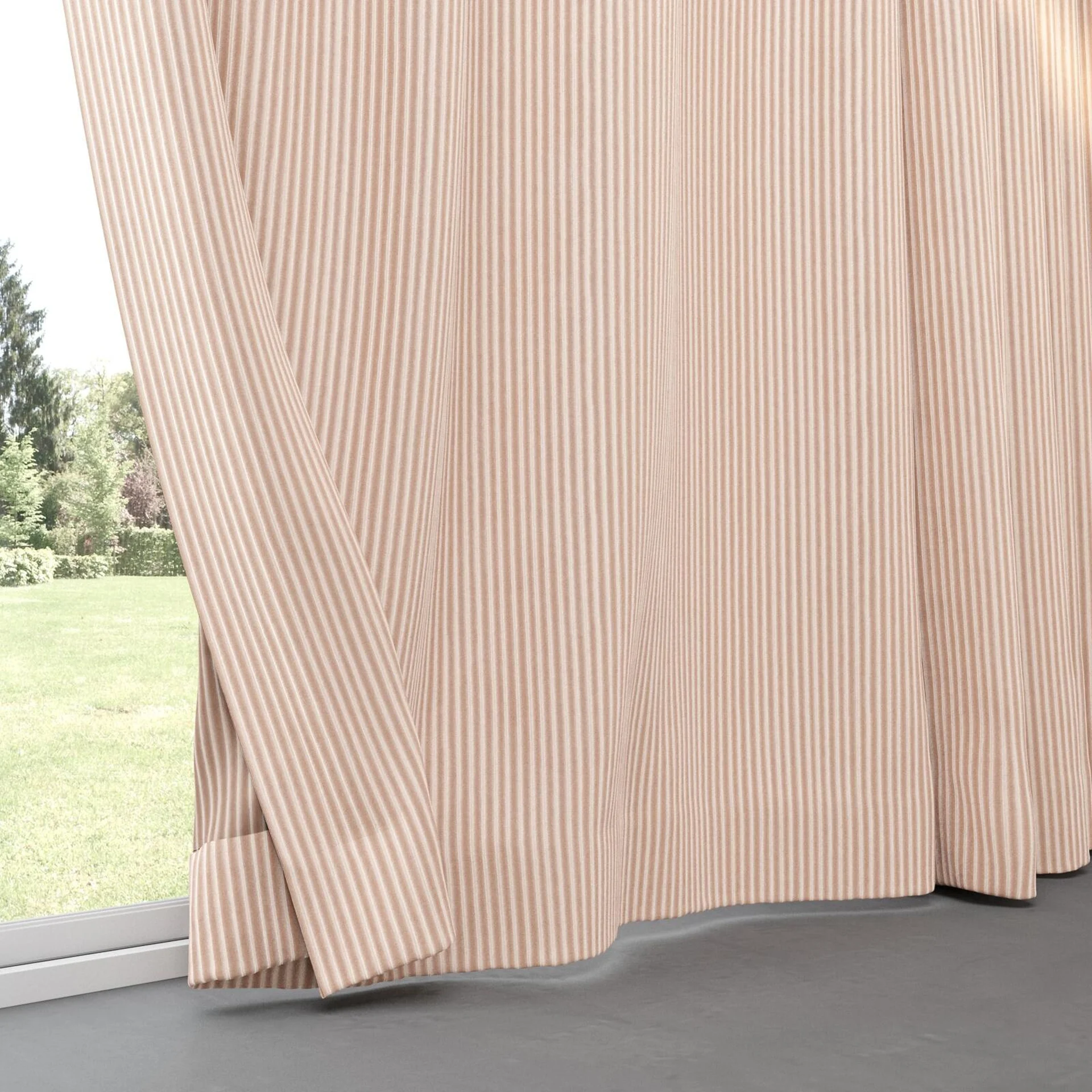 Bottom view of Embrace Cameo, pinch pleat
