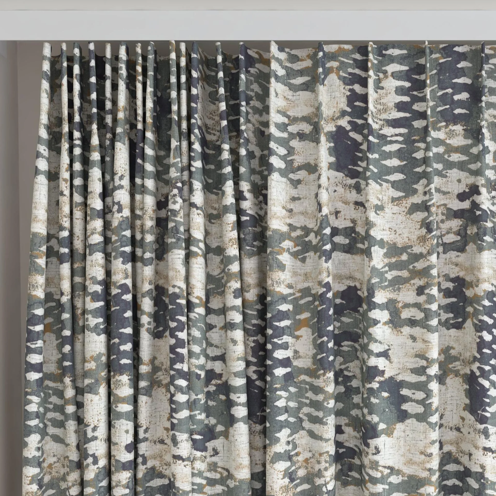 Top view of Flume Opal, on curtain rail