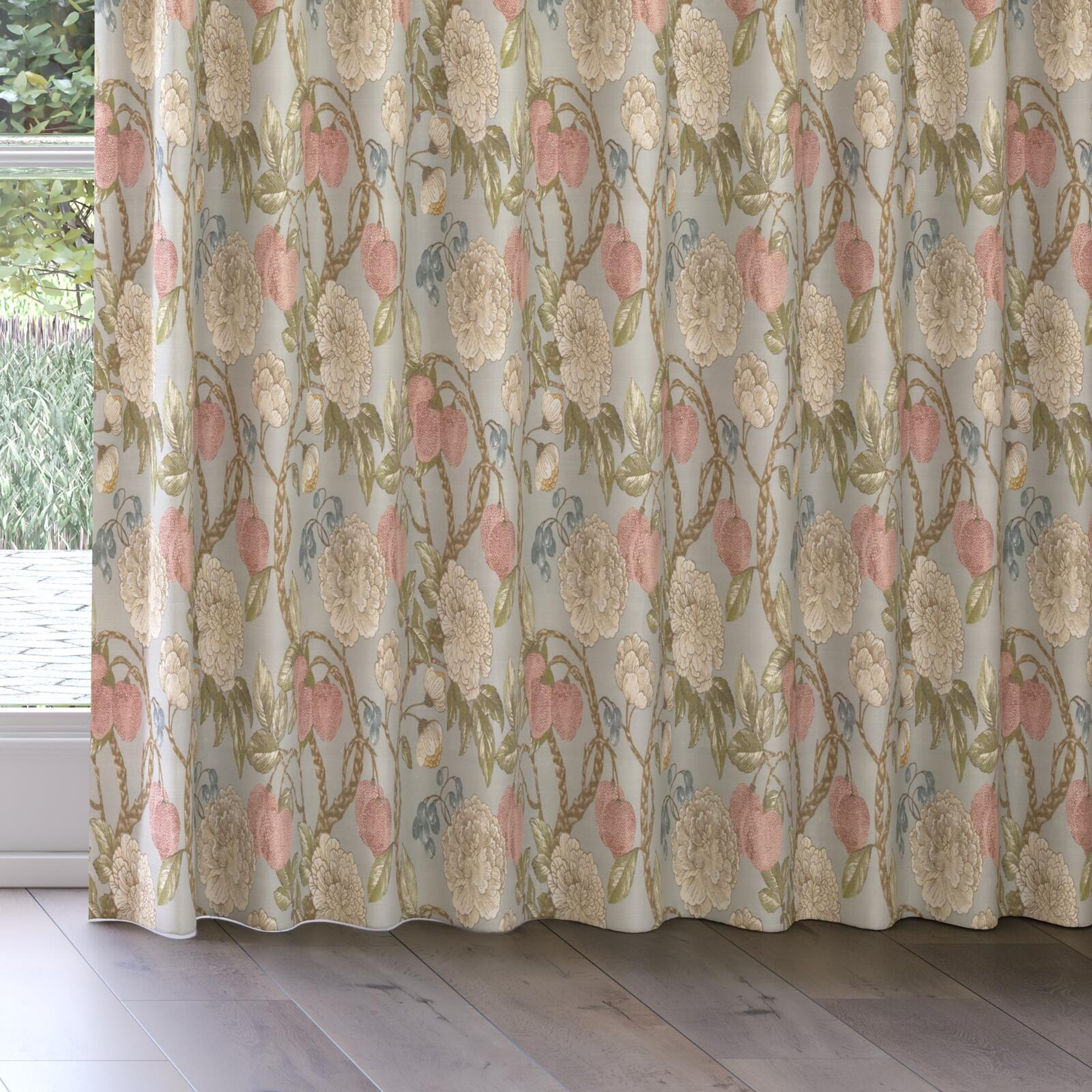 Bottom view of Valencia Spring, on curtain rail