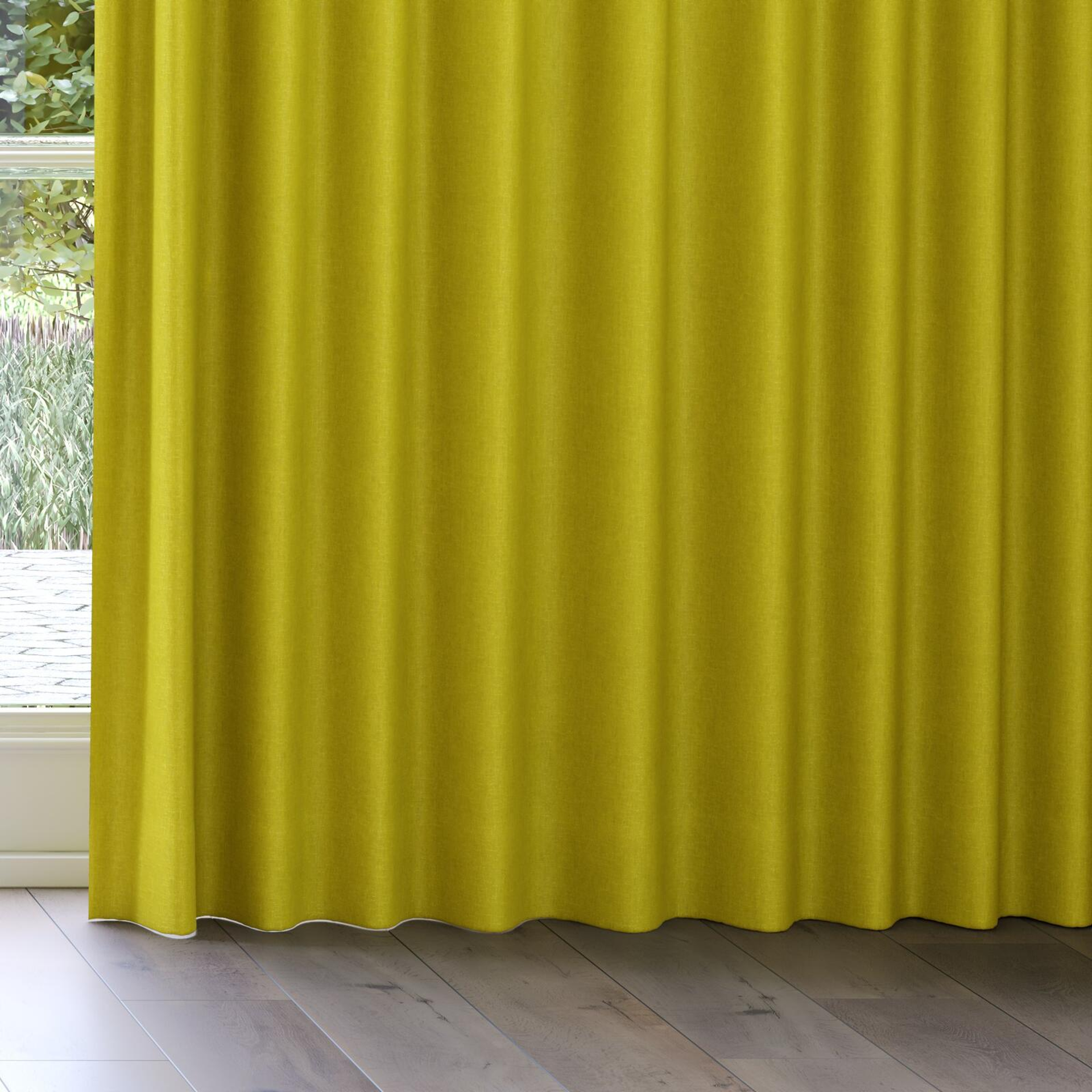 Bottom view of Rover Boa, on curtain rail