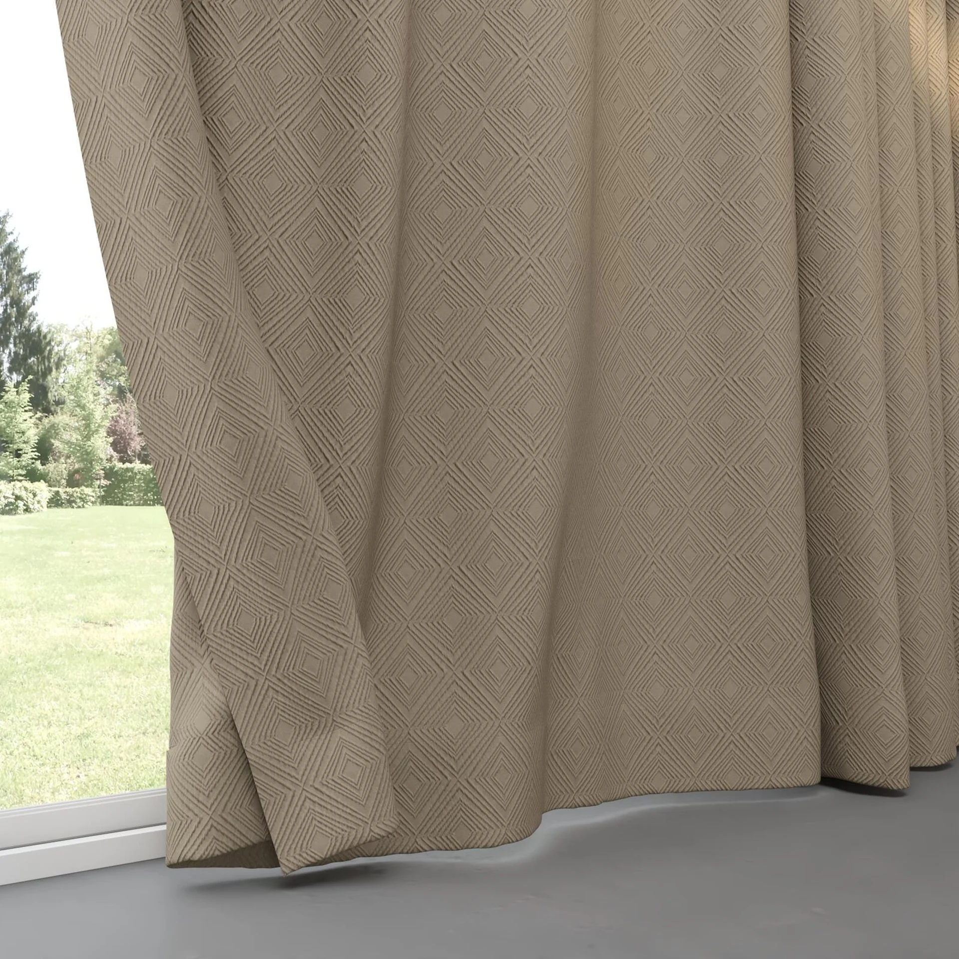 Bottom view of Senza Nickel, pinch pleat