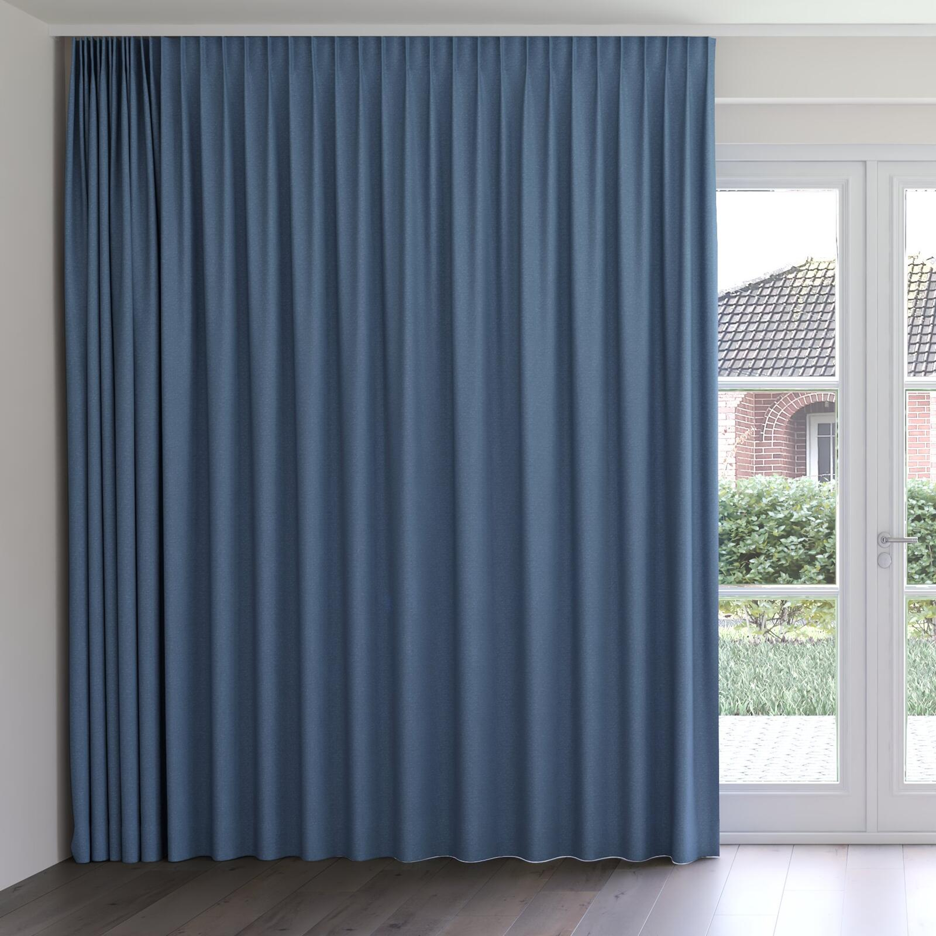 Front view of Coverlet Ocean, on curtain rail