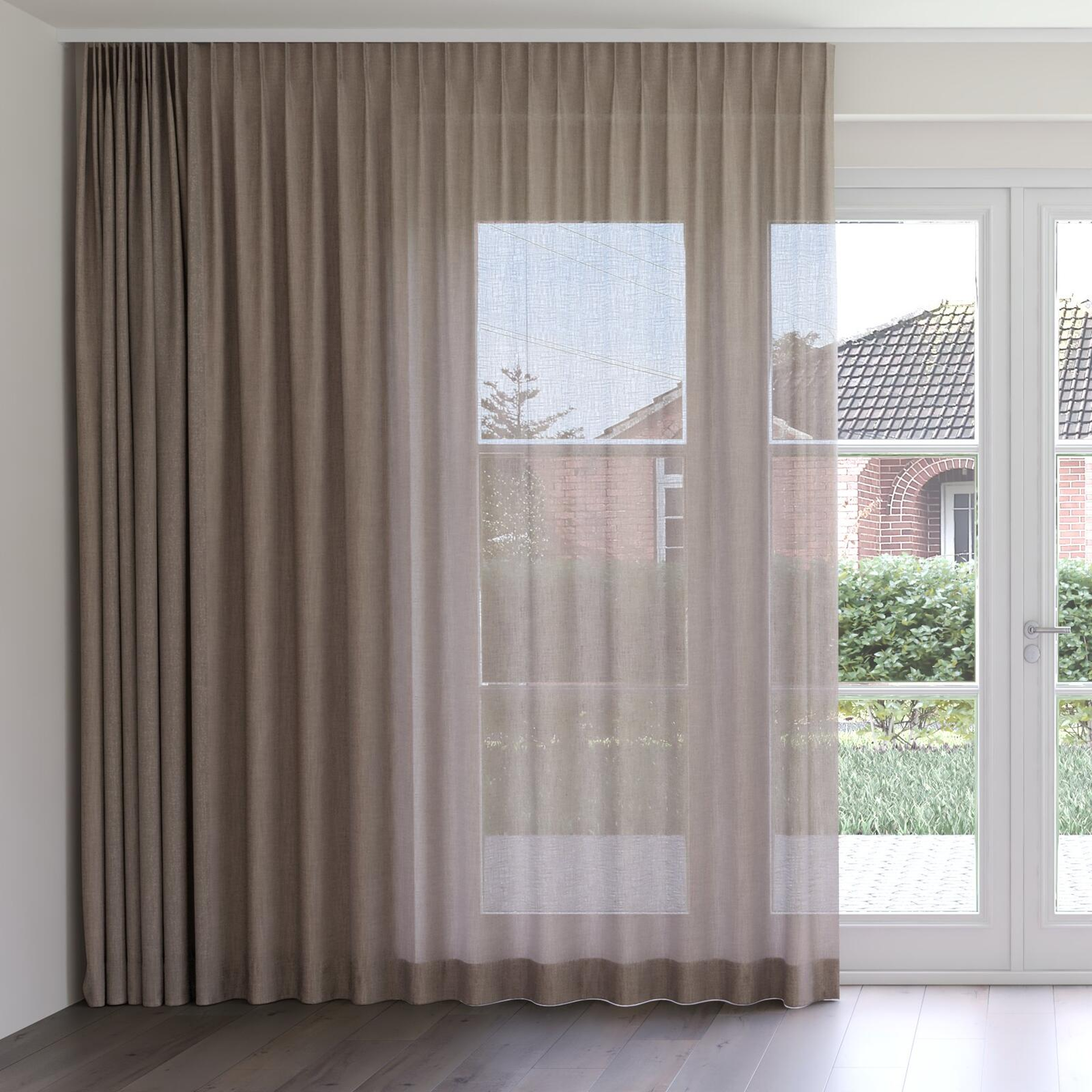 Front view of Motion Bison, on curtain rail