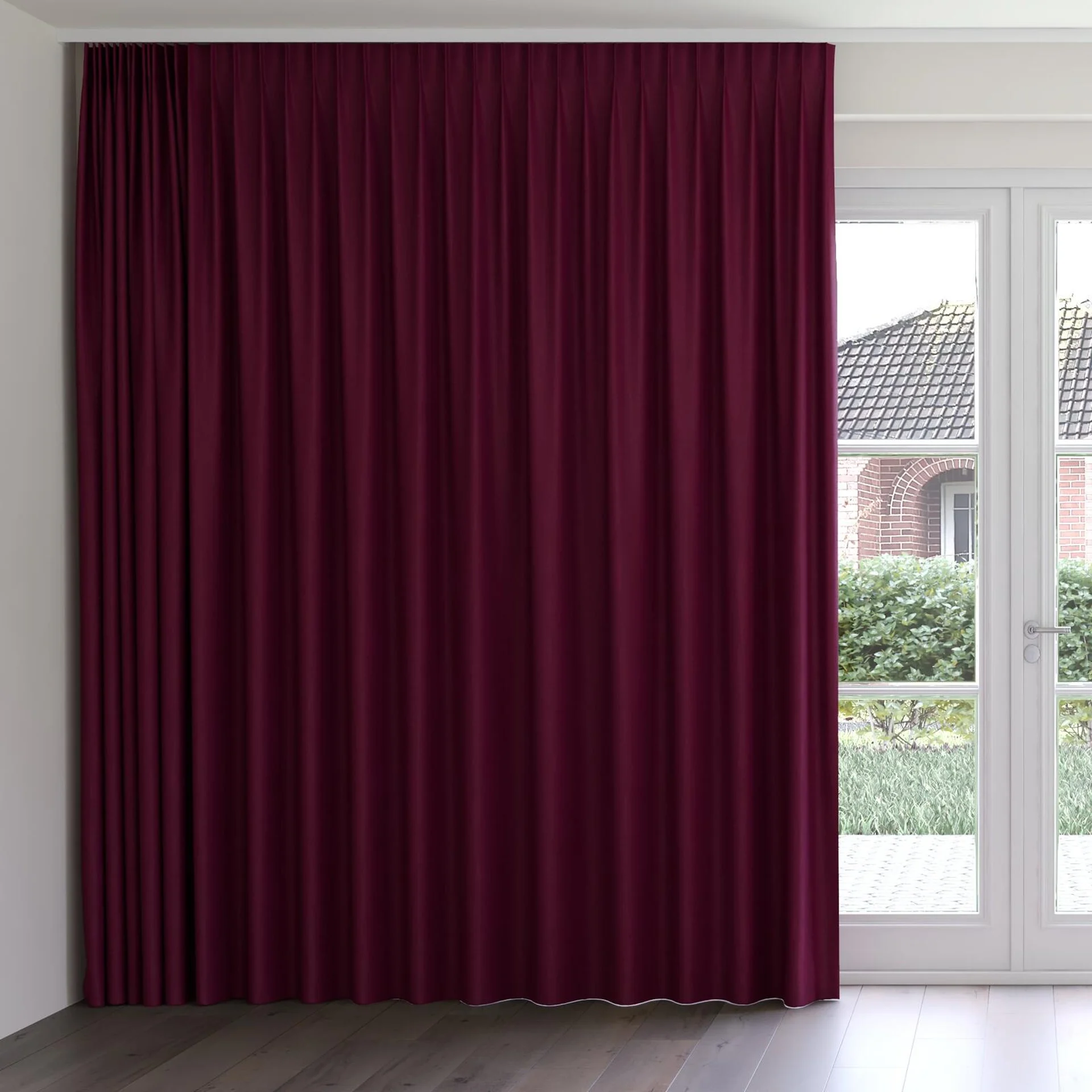 Front view of Luxo Vino, on curtain rail
