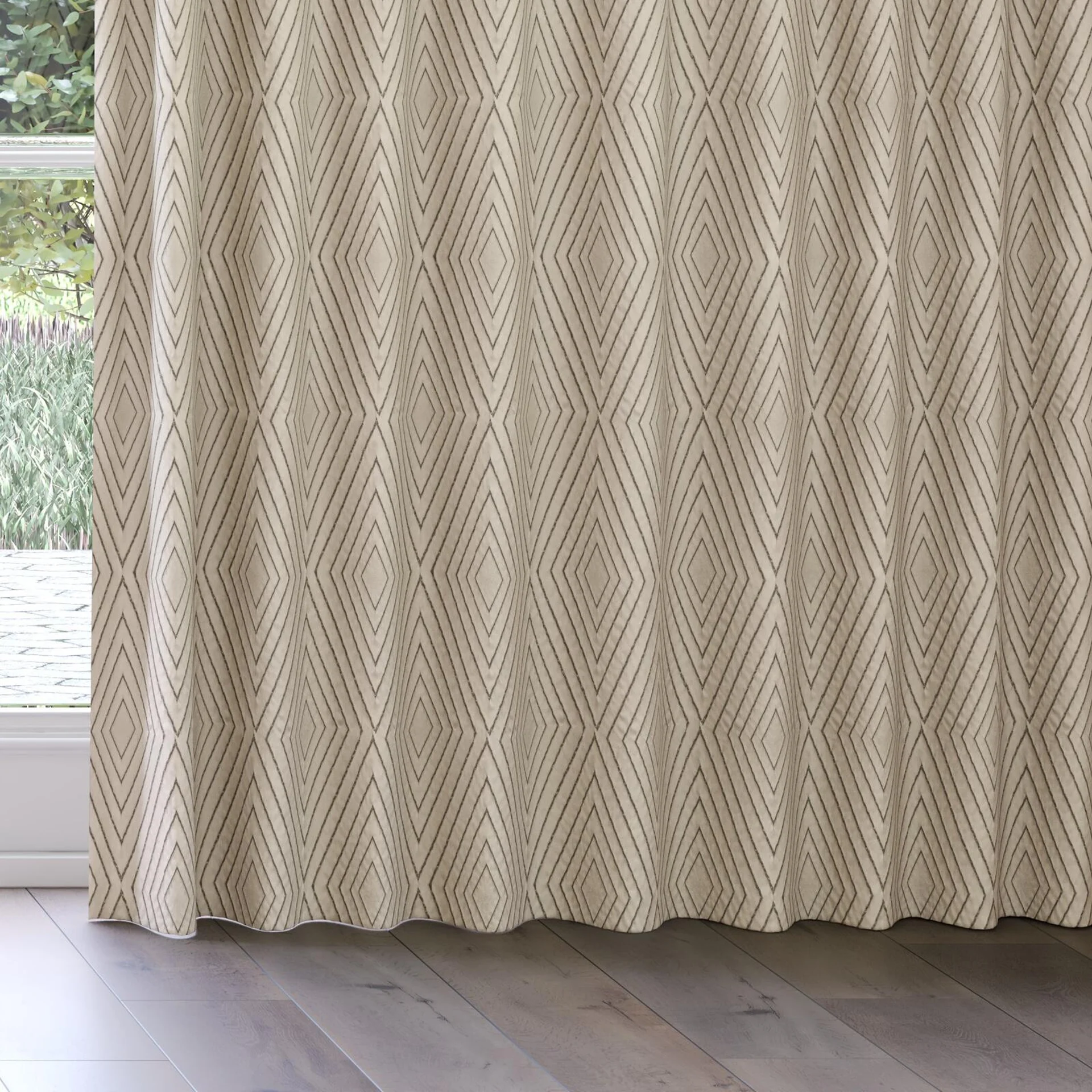 Bottom view of Intuition Papyrus, on curtain rail
