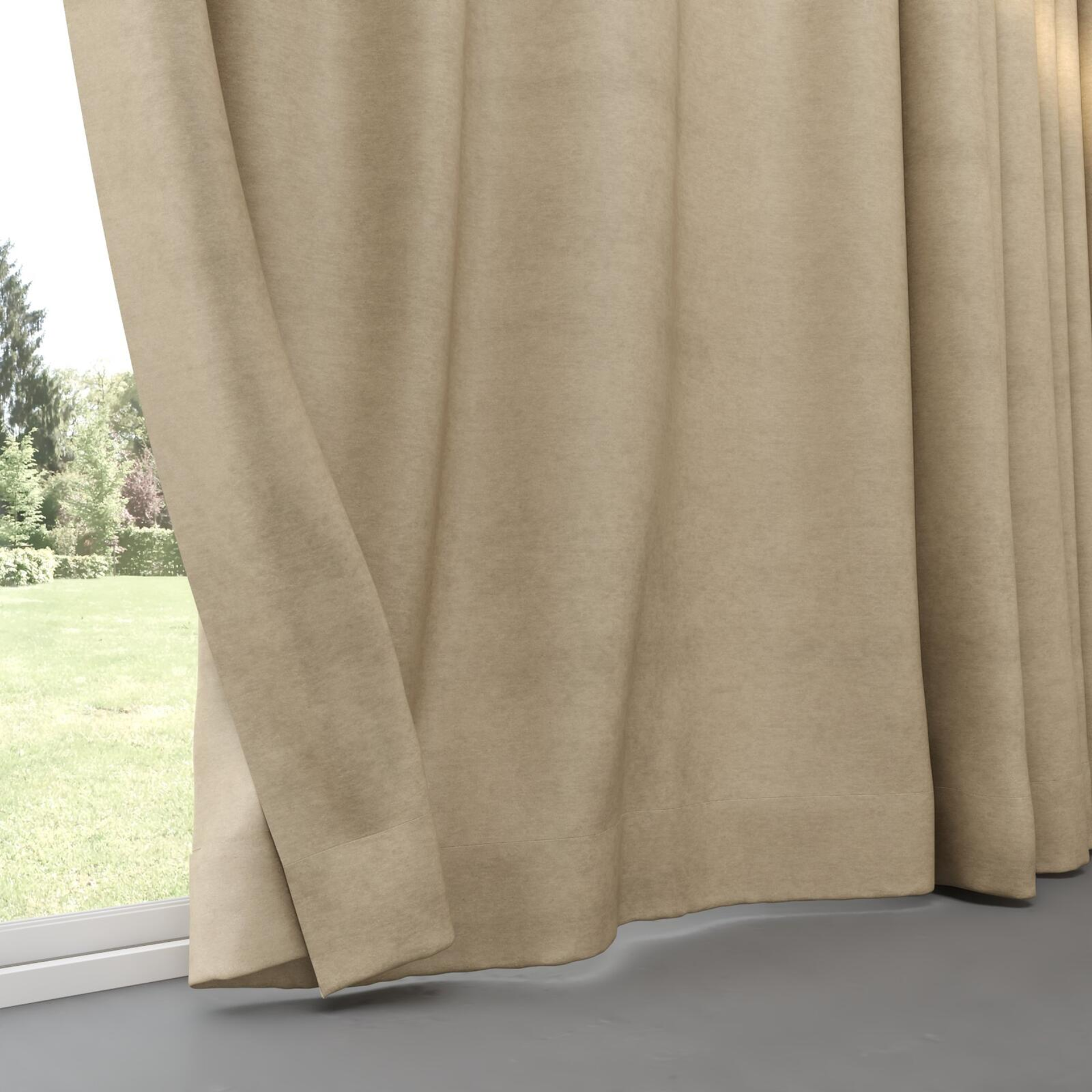 Bottom view of Baron Putty, pinch pleat