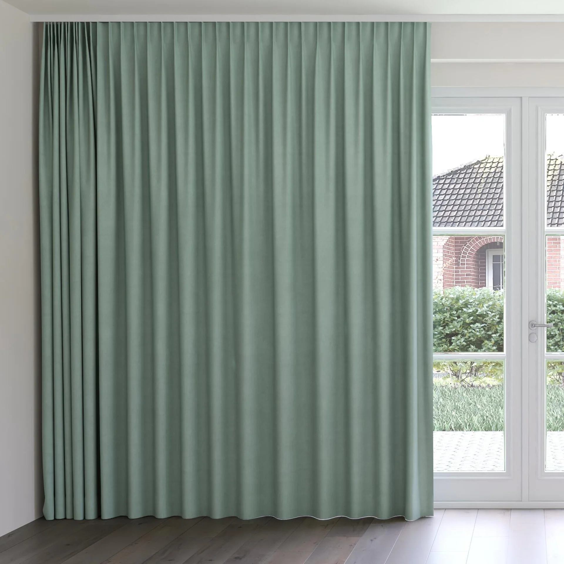 Front view of Lech Mineral, on curtain rail