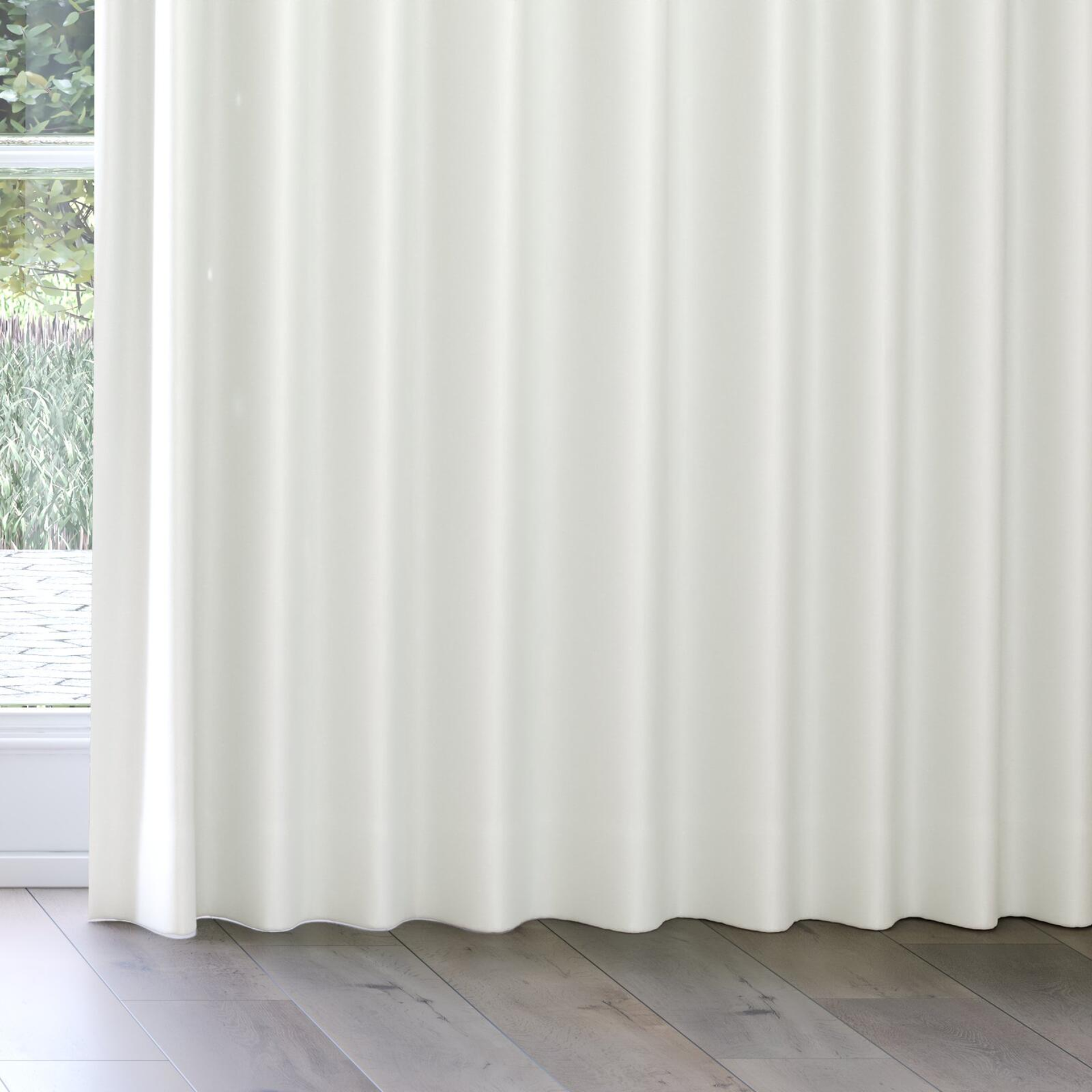 Bottom view of Naturama Pristine, on curtain rail