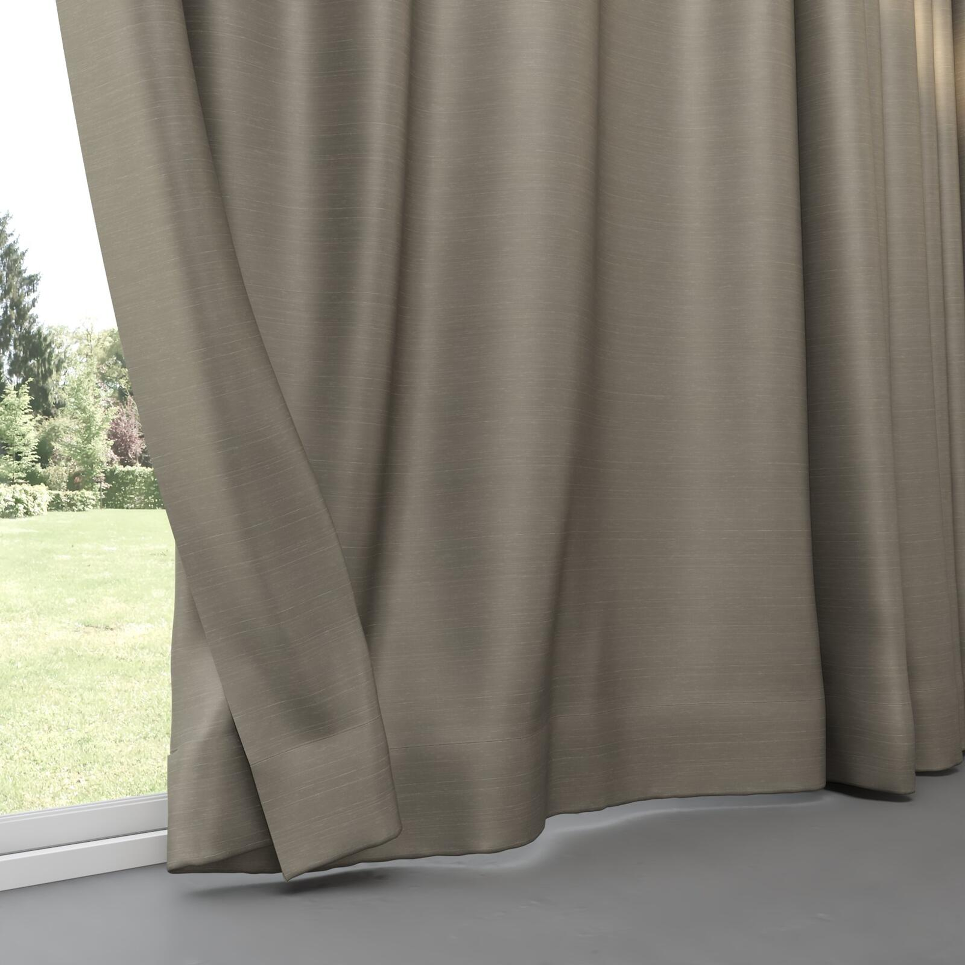 Bottom view of Silky Falcon, pinch pleat