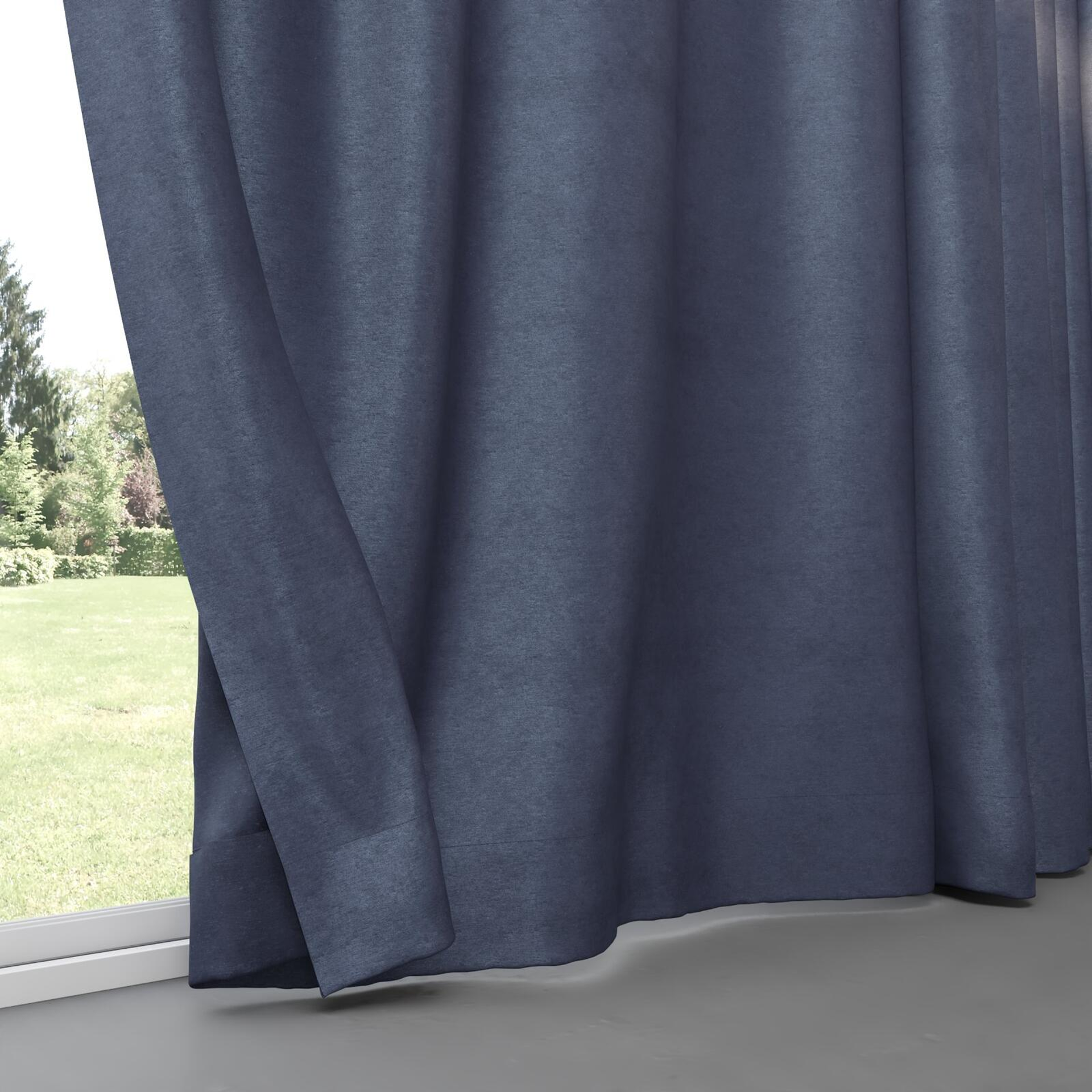 Bottom view of Baron Sapphire, pinch pleat