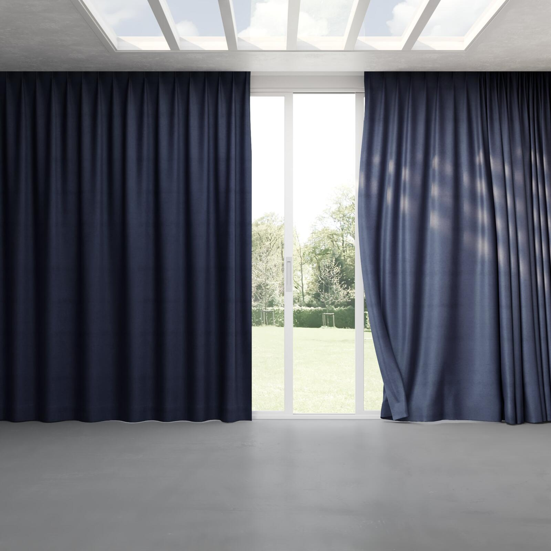 Full view of Baron Sapphire, pinch pleat