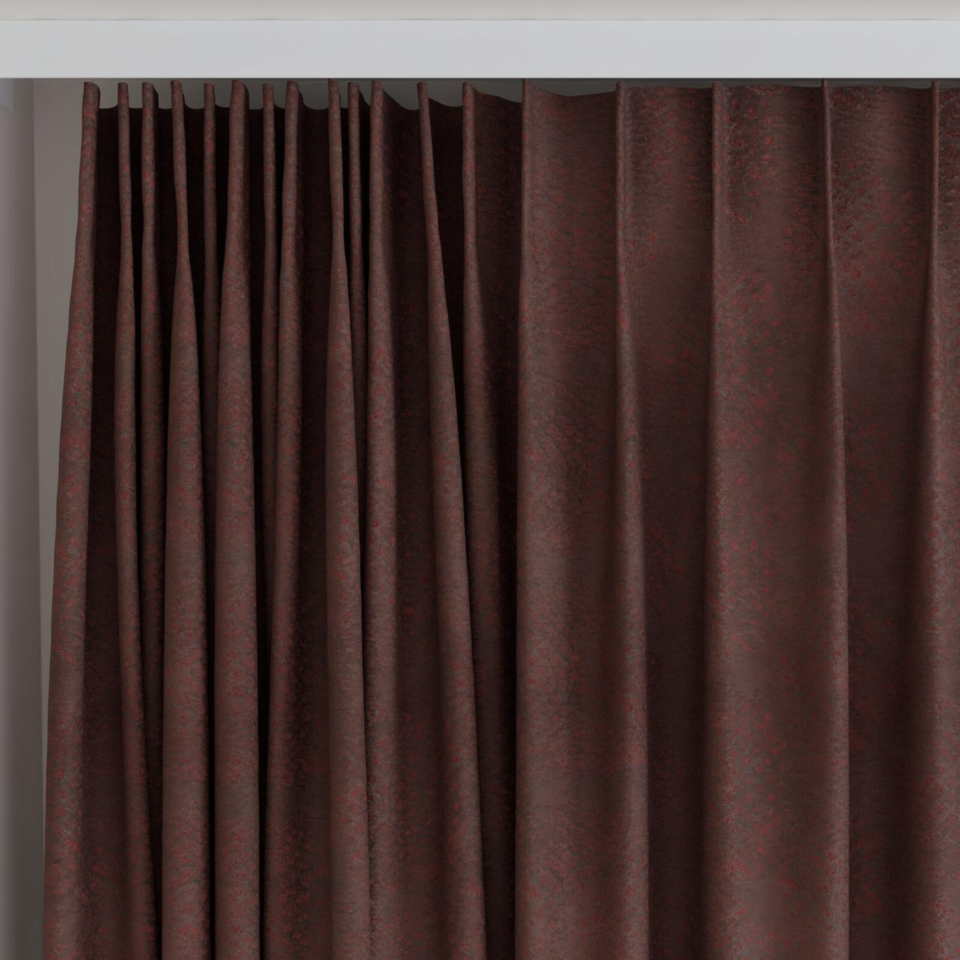 Top view of Gilda Ruby, on curtain rail