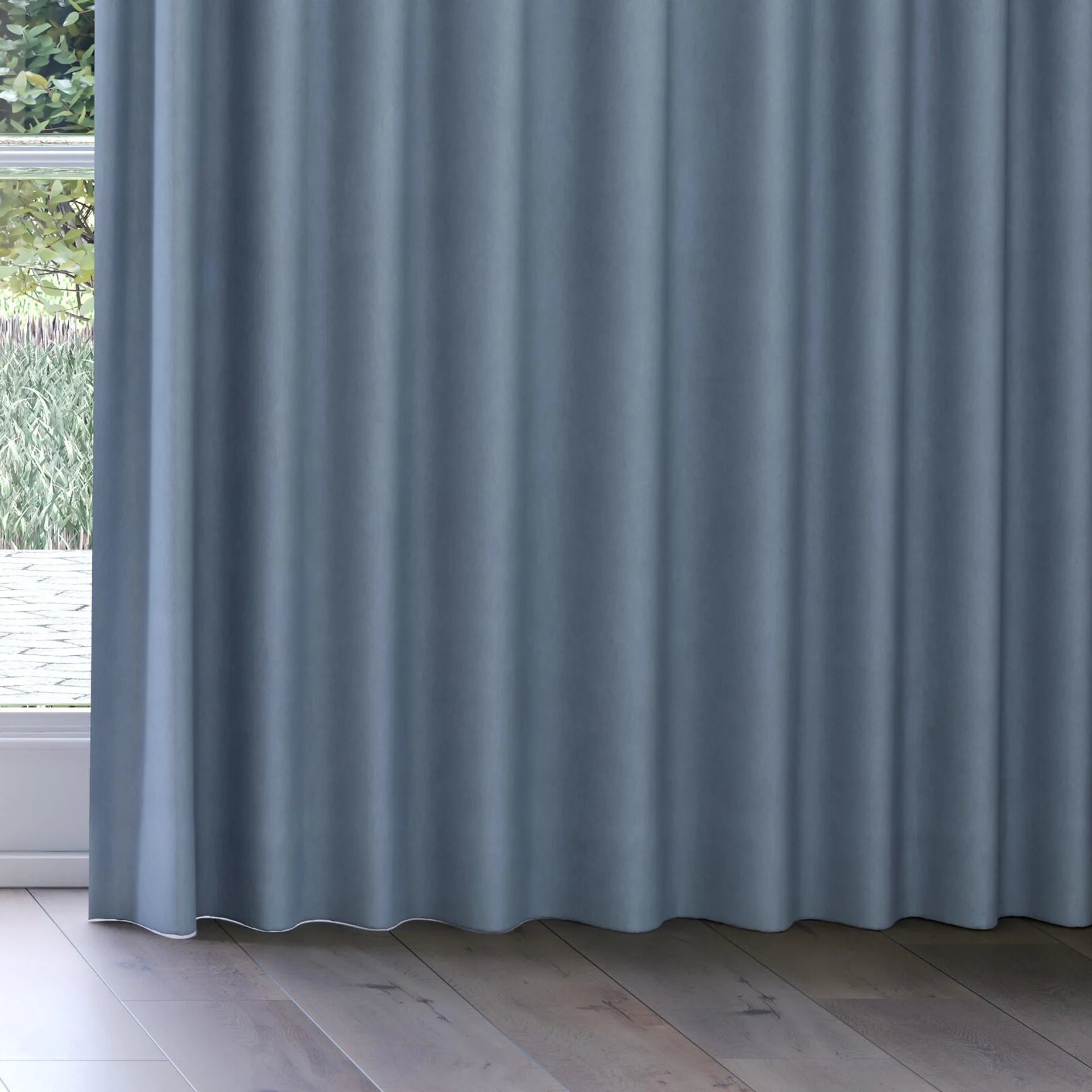 Bottom view of Lech Sky, on curtain rail