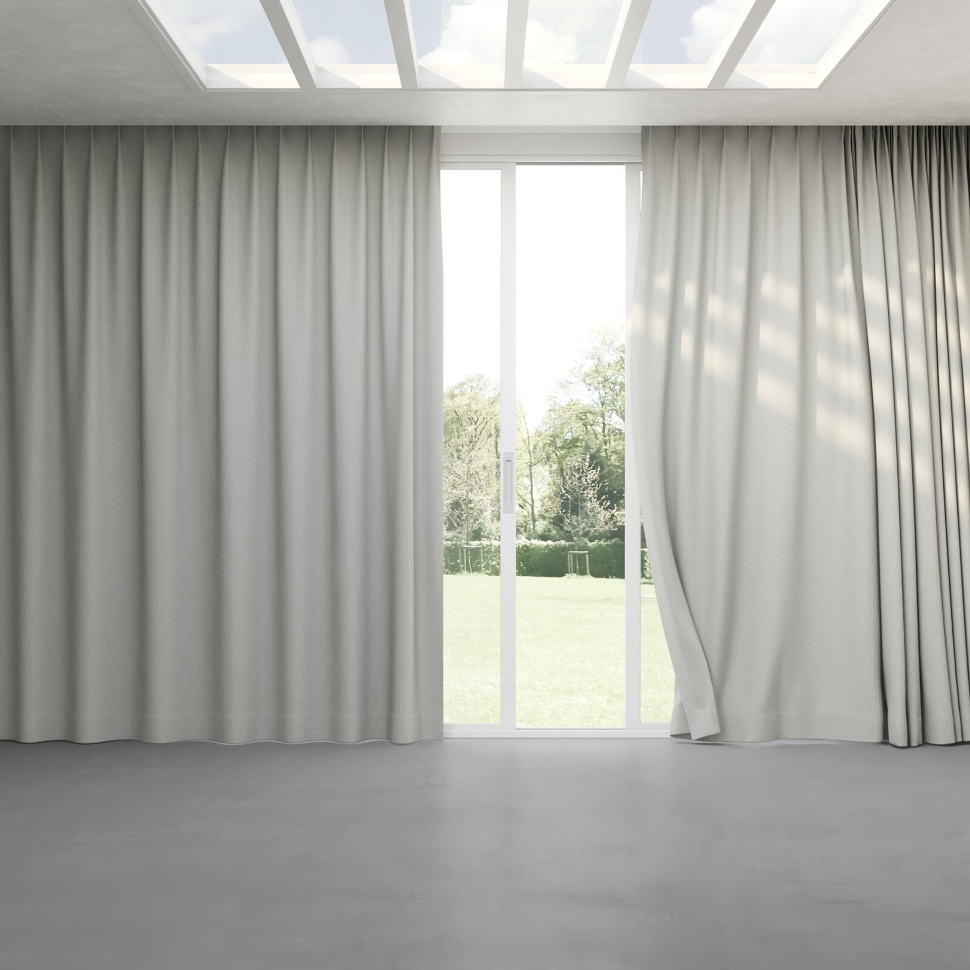 Full view of Northstar Silver, pinch pleat