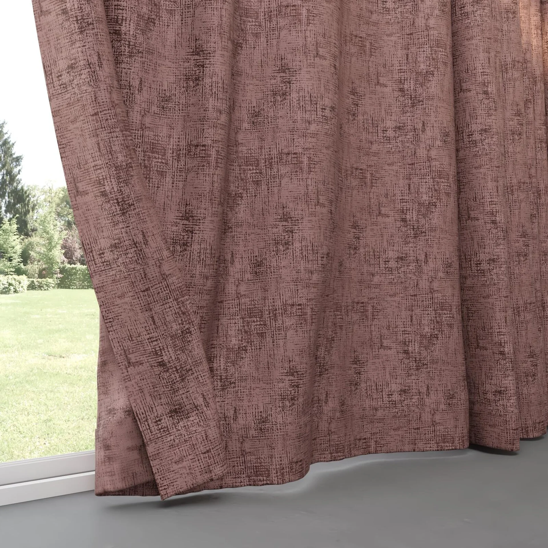 Bottom view of Gloria Poudre, pinch pleat