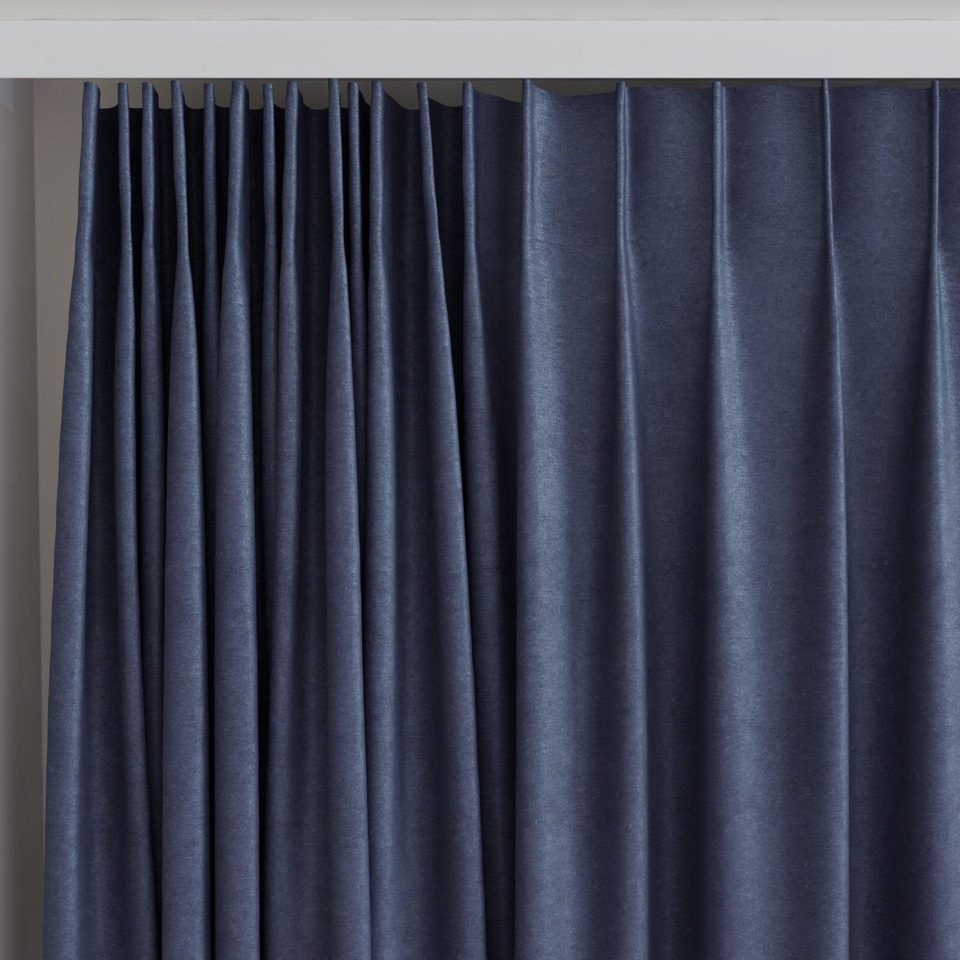 Top view of Baron Sapphire, on curtain rail
