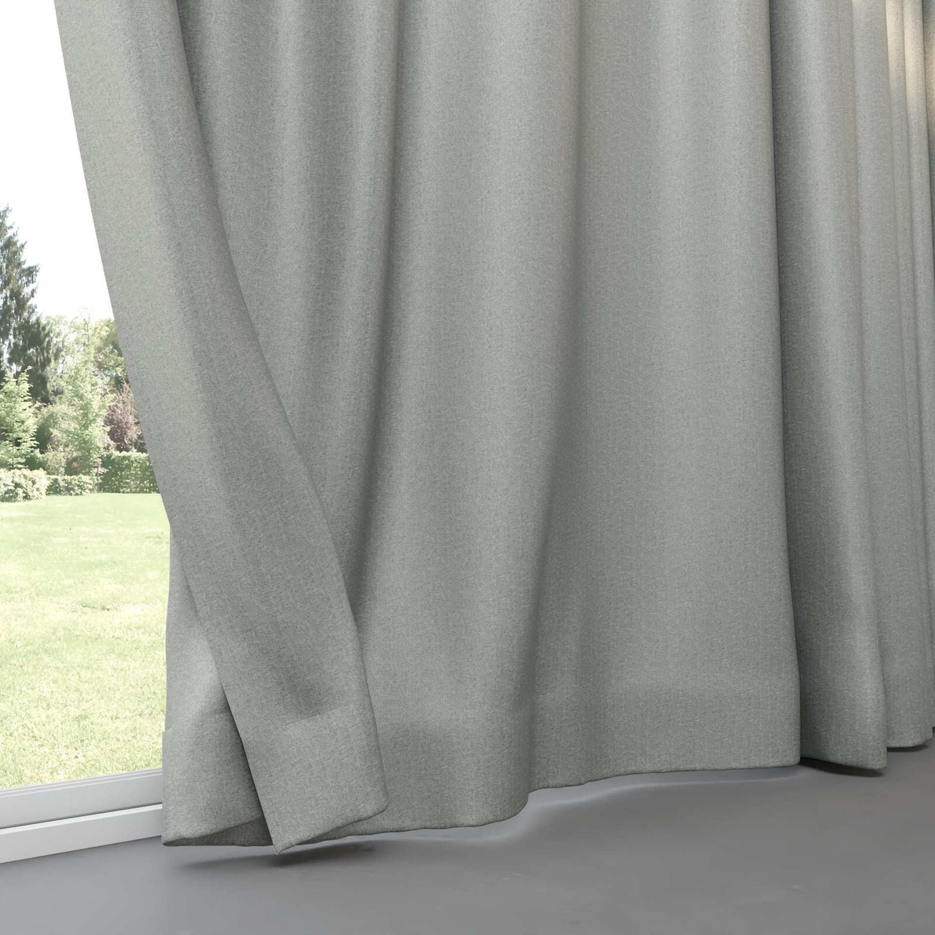 Bottom view of Taylor Surf, pinch pleat