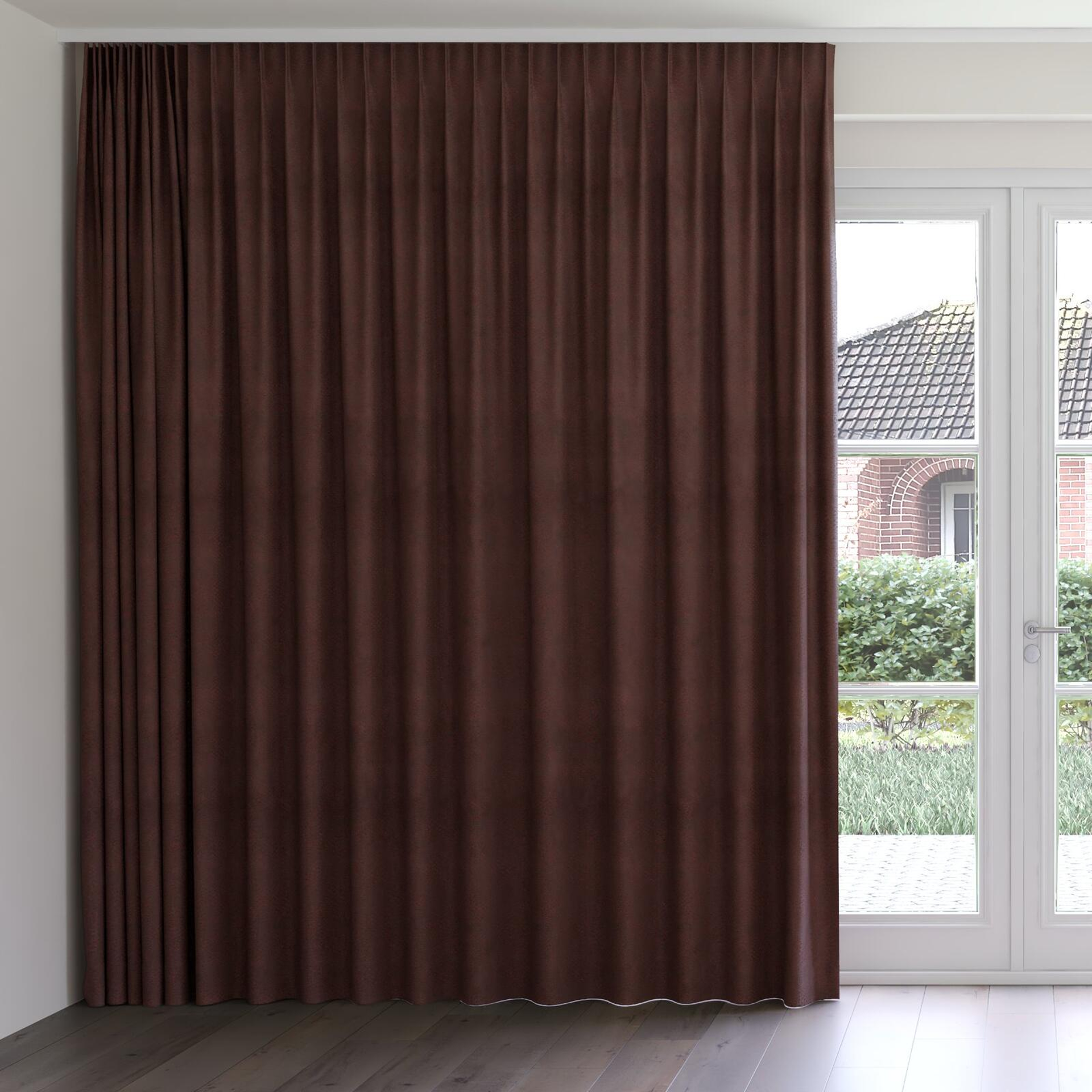 Front view of Gilda Ruby, on curtain rail