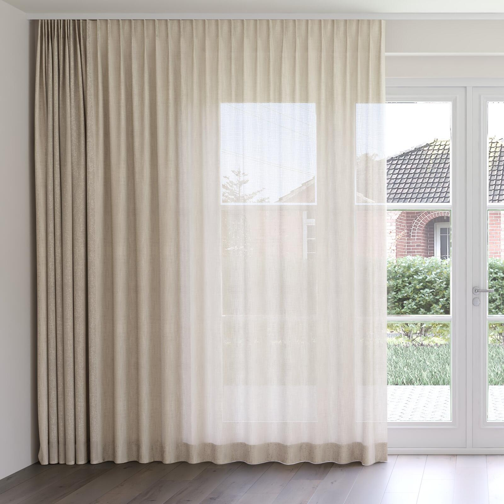 Front view of Motion Natural, on curtain rail