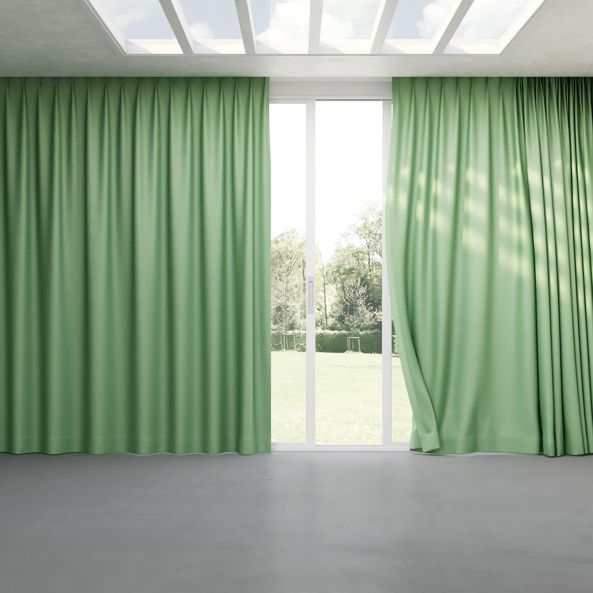 Full view of Bavaria Leaf, pinch pleat
