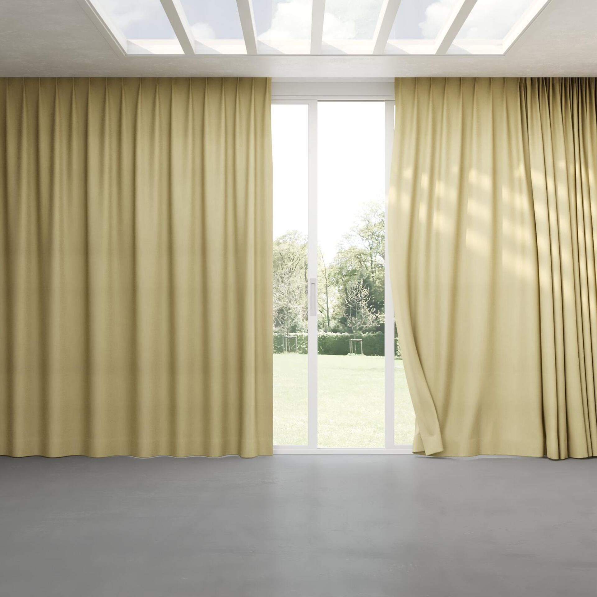 Full view of Loci Dim Out Straw, pinch pleat