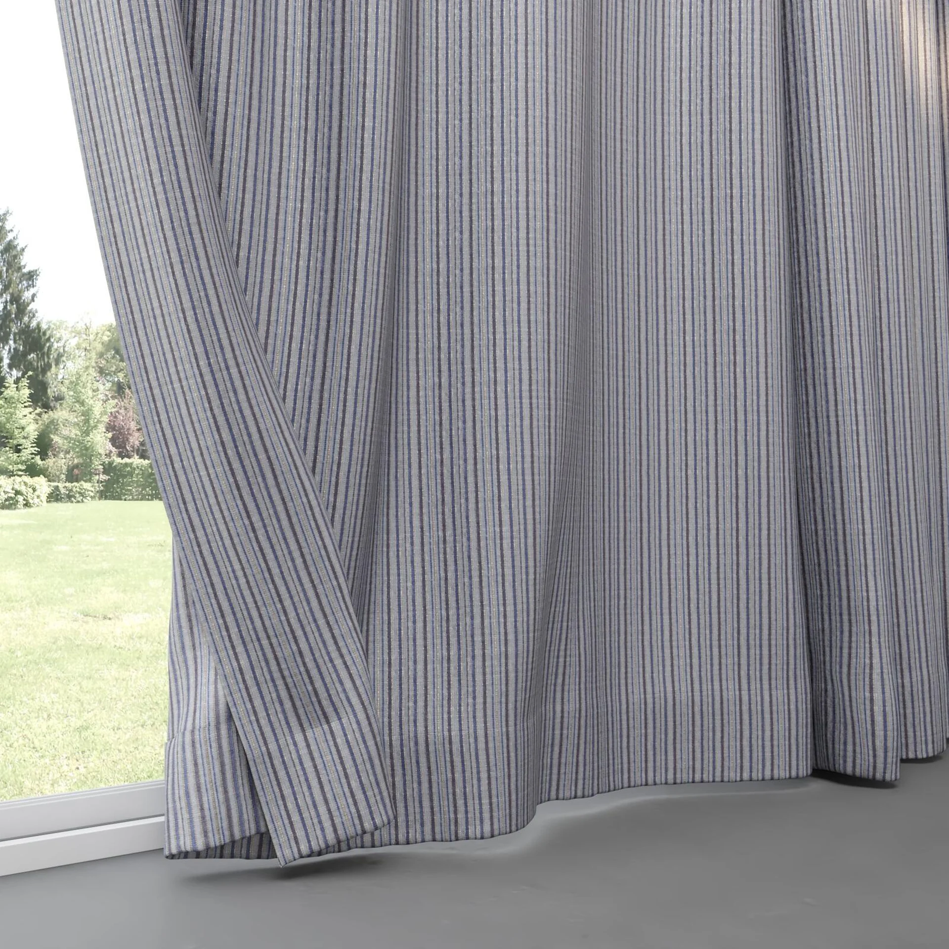 Bottom view of Oviedo Azure, pinch pleat