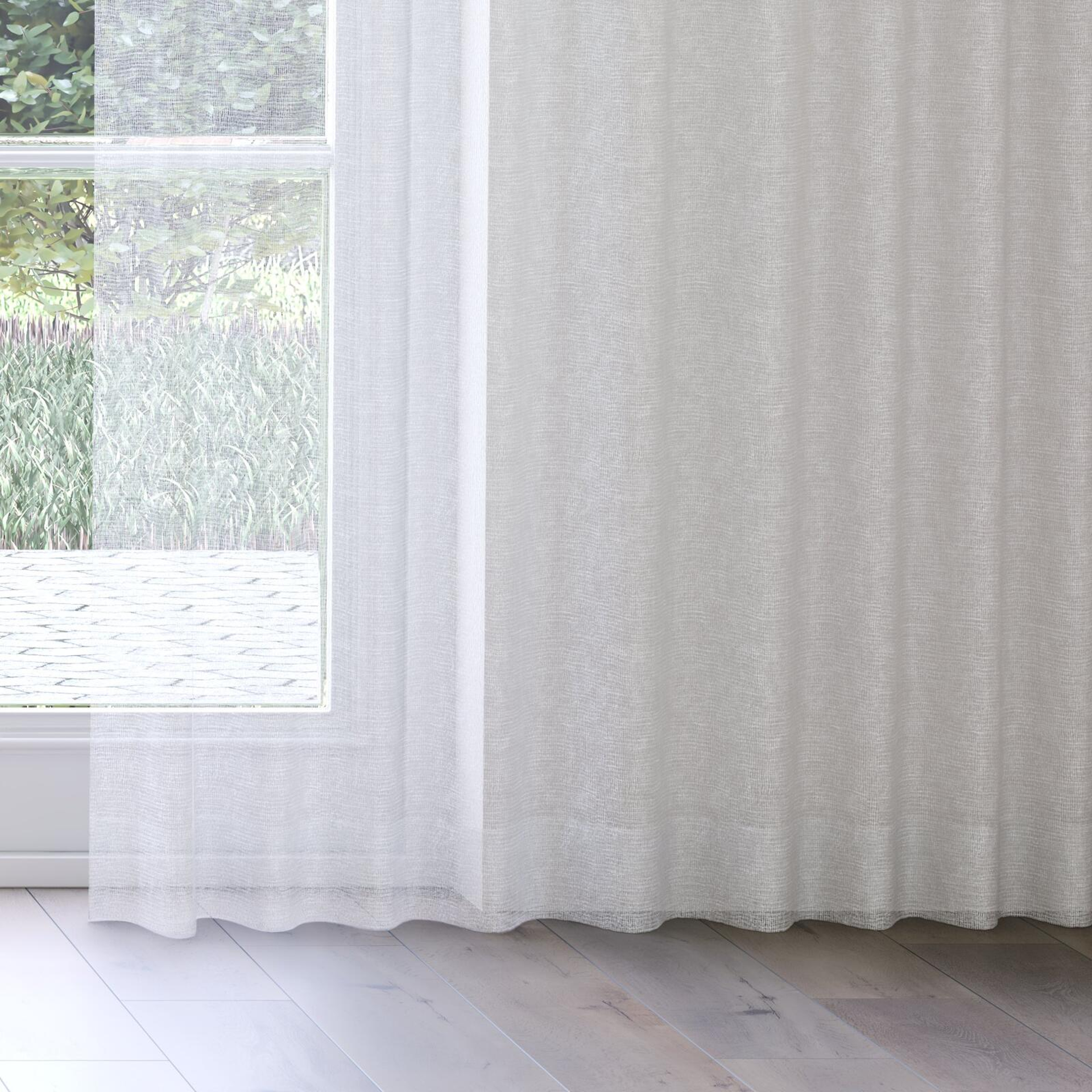 Bottom view of Kensho Silver, on curtain rail