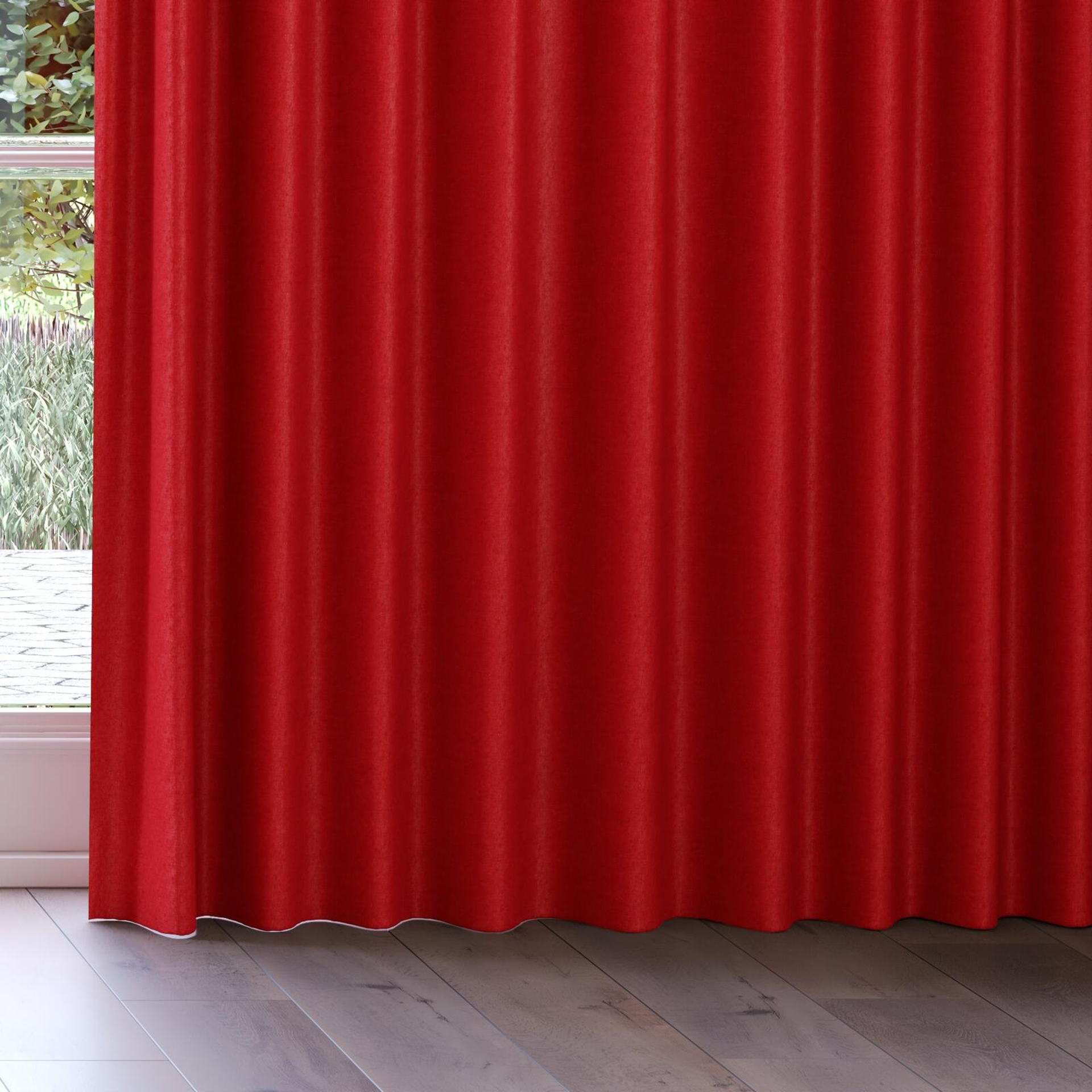 Bottom view of Drama Poppy, on curtain rail