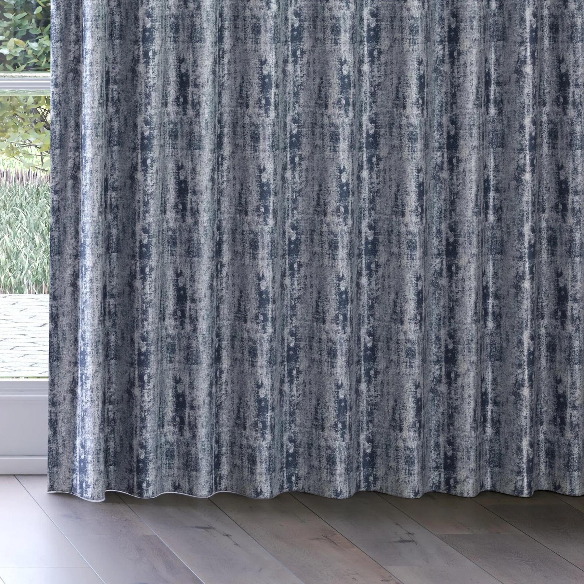 Bottom view of Member Sapphire, on curtain rail