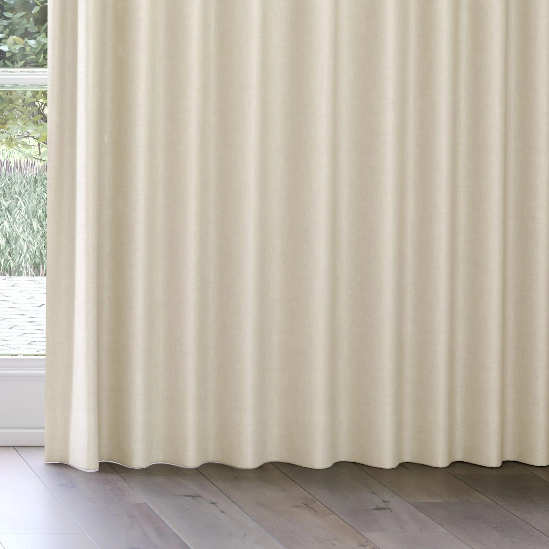 Bottom view of Perfecto Natural, on curtain rail