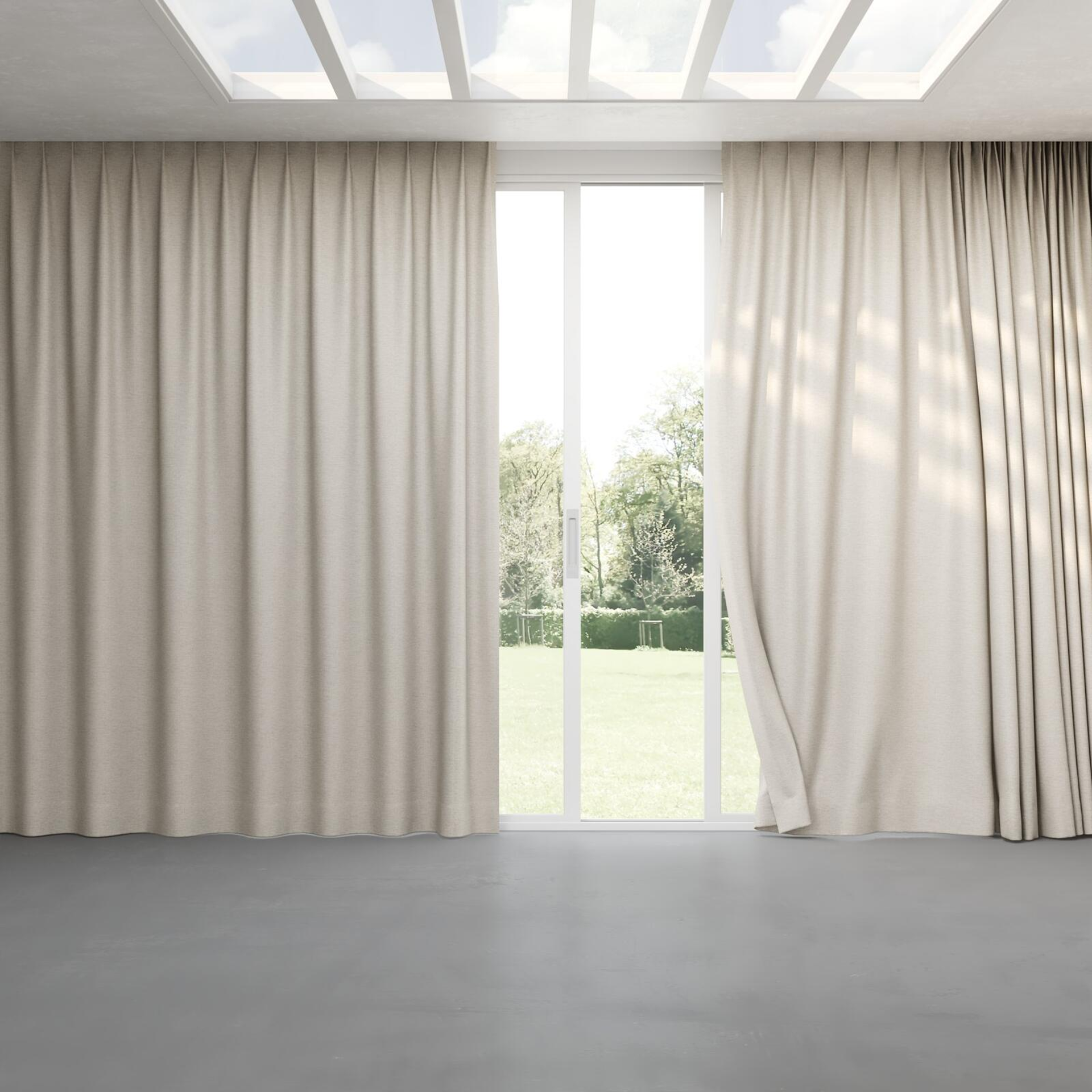 Full view of Bravo Flax, pinch pleat