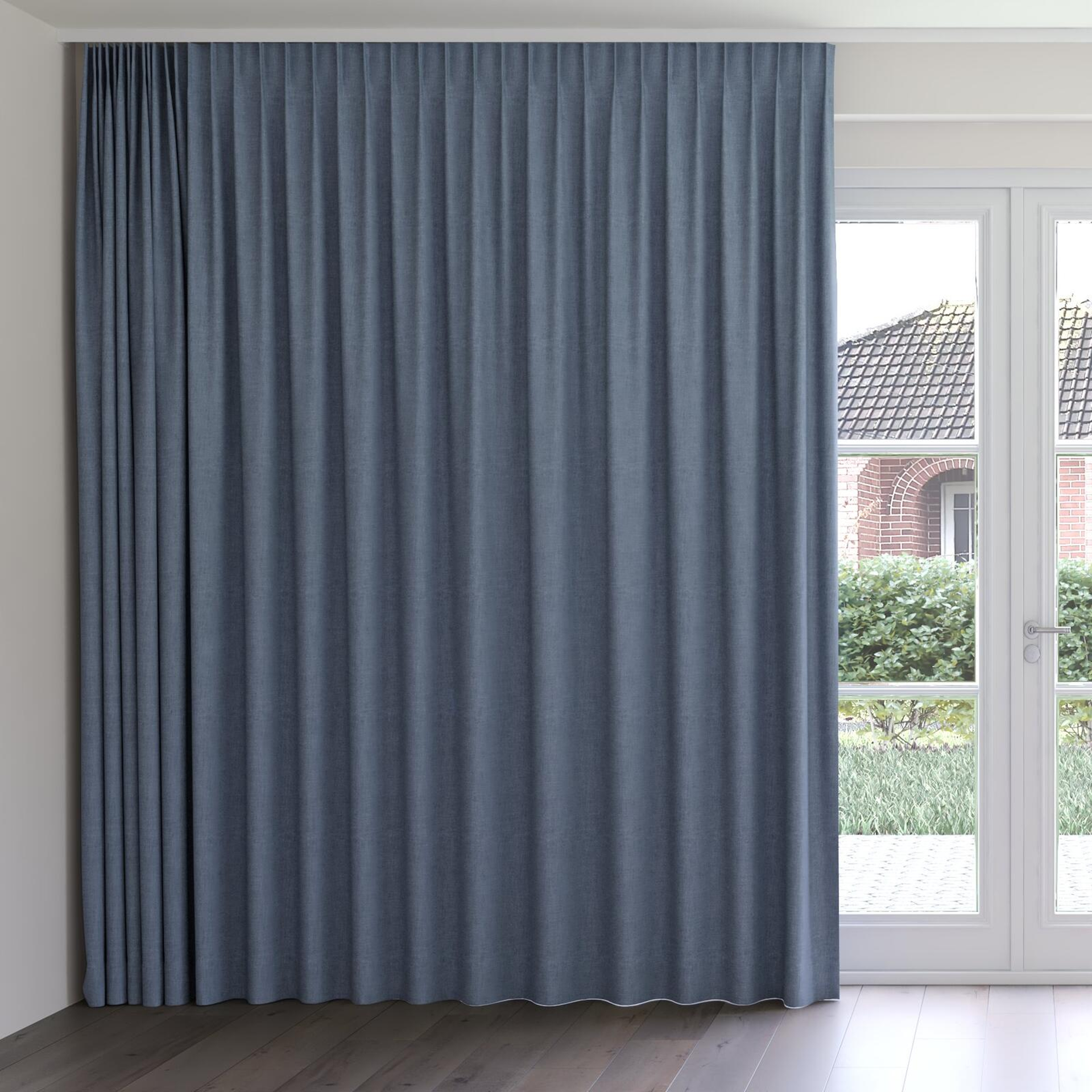 Front view of Mauritius Periwinkle, on curtain rail