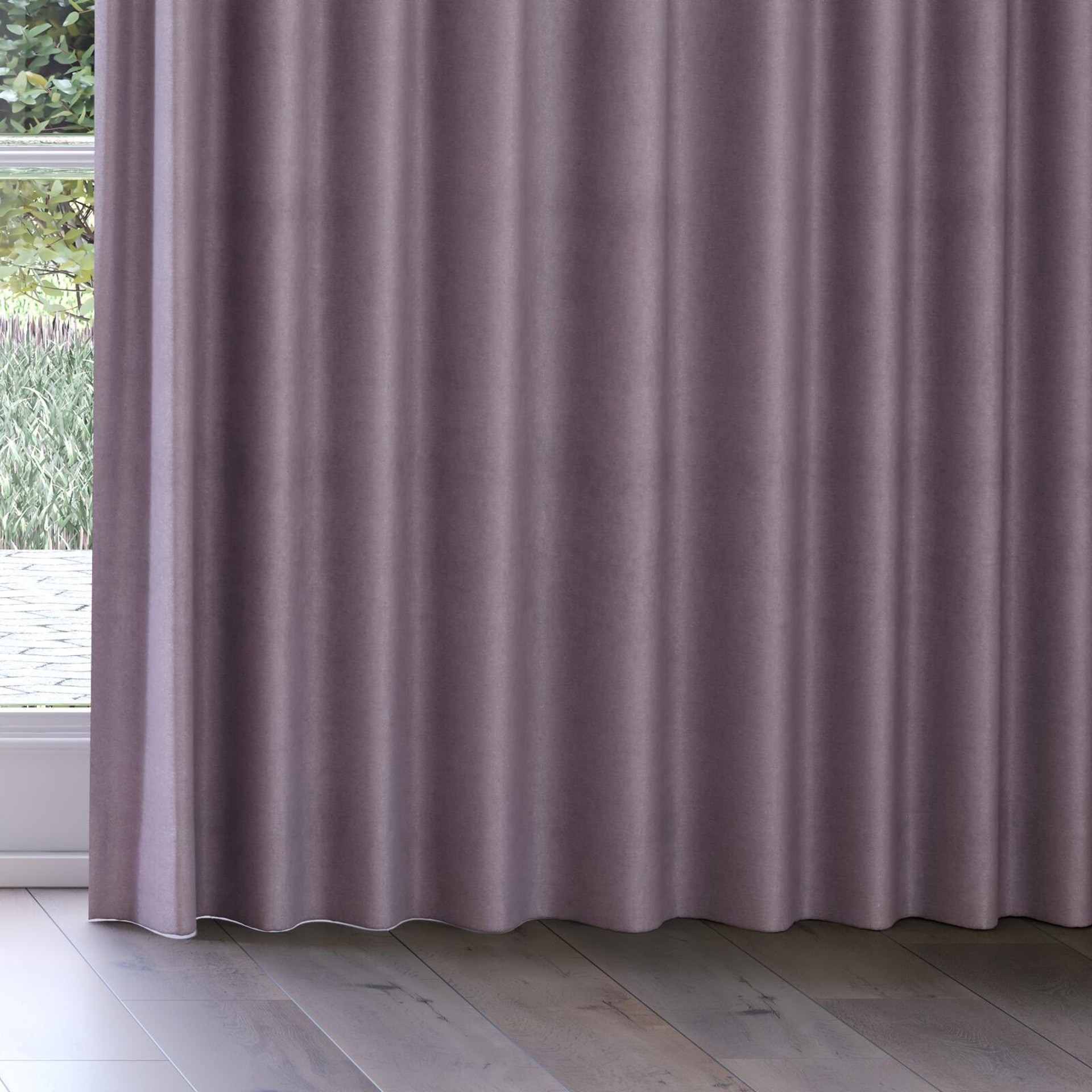Bottom view of Baron Parma, on curtain rail