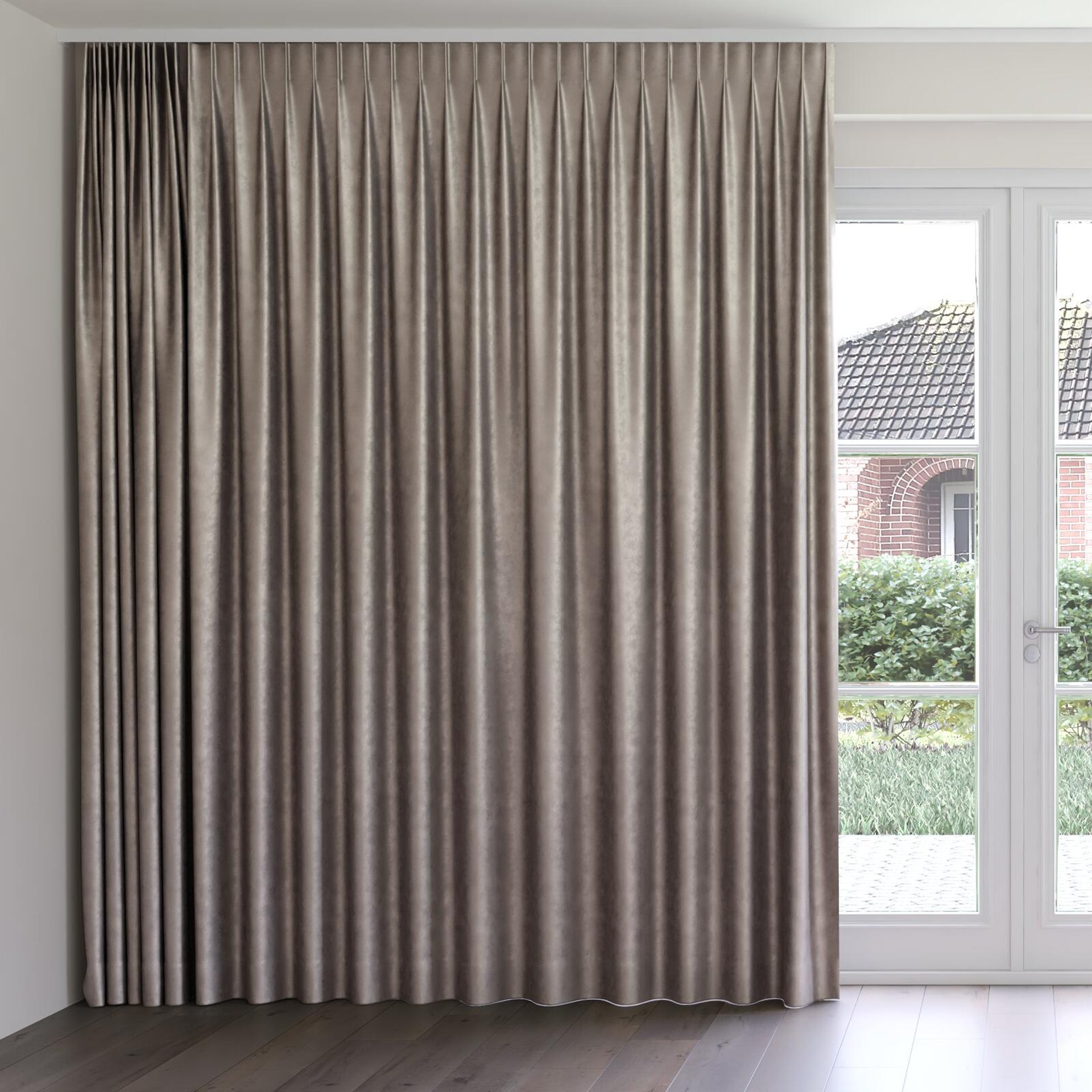 Front view of Fizz Quartz, on curtain rail
