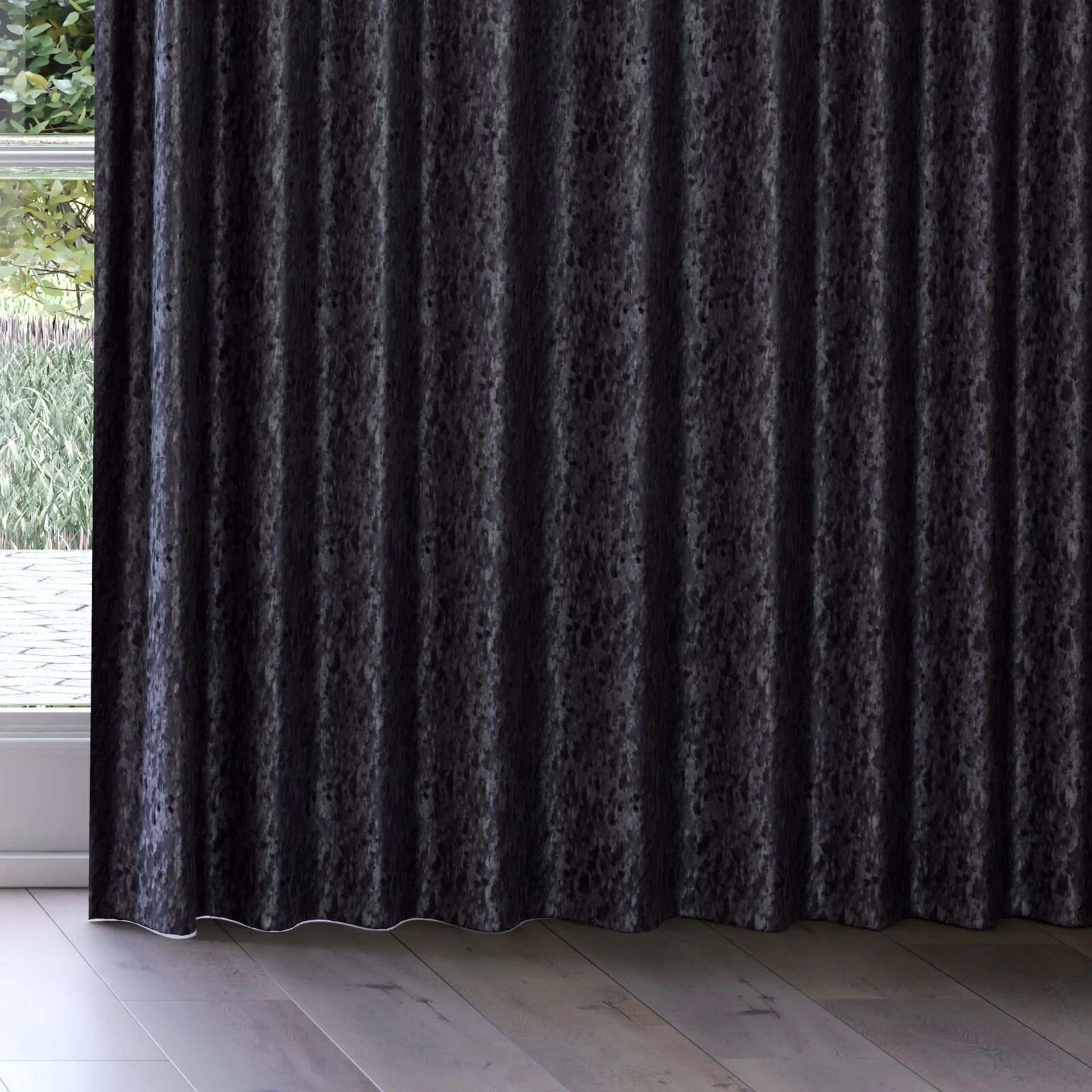 Bottom view of Opera Sterling, on curtain rail
