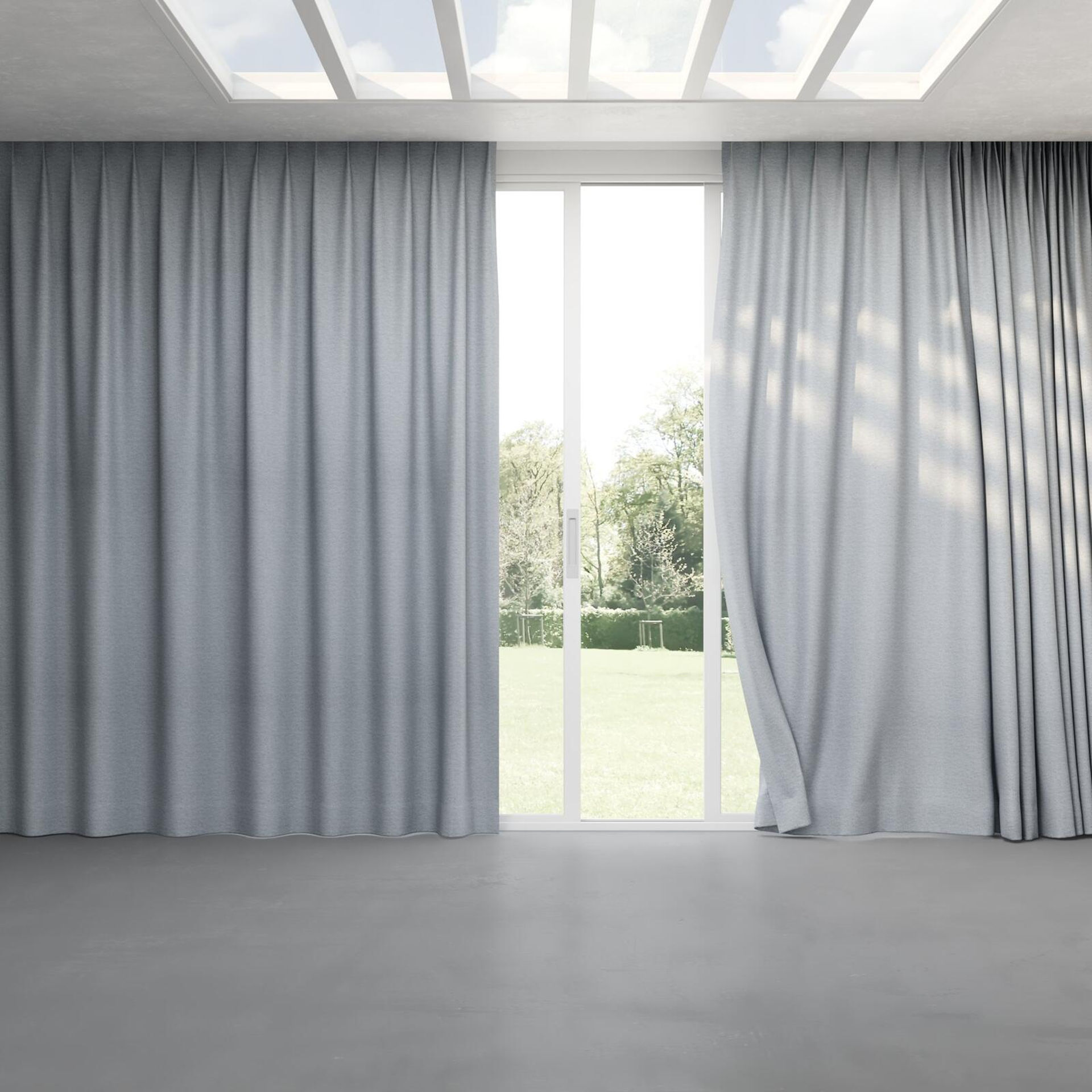 Full view of Goa Stellar, pinch pleat