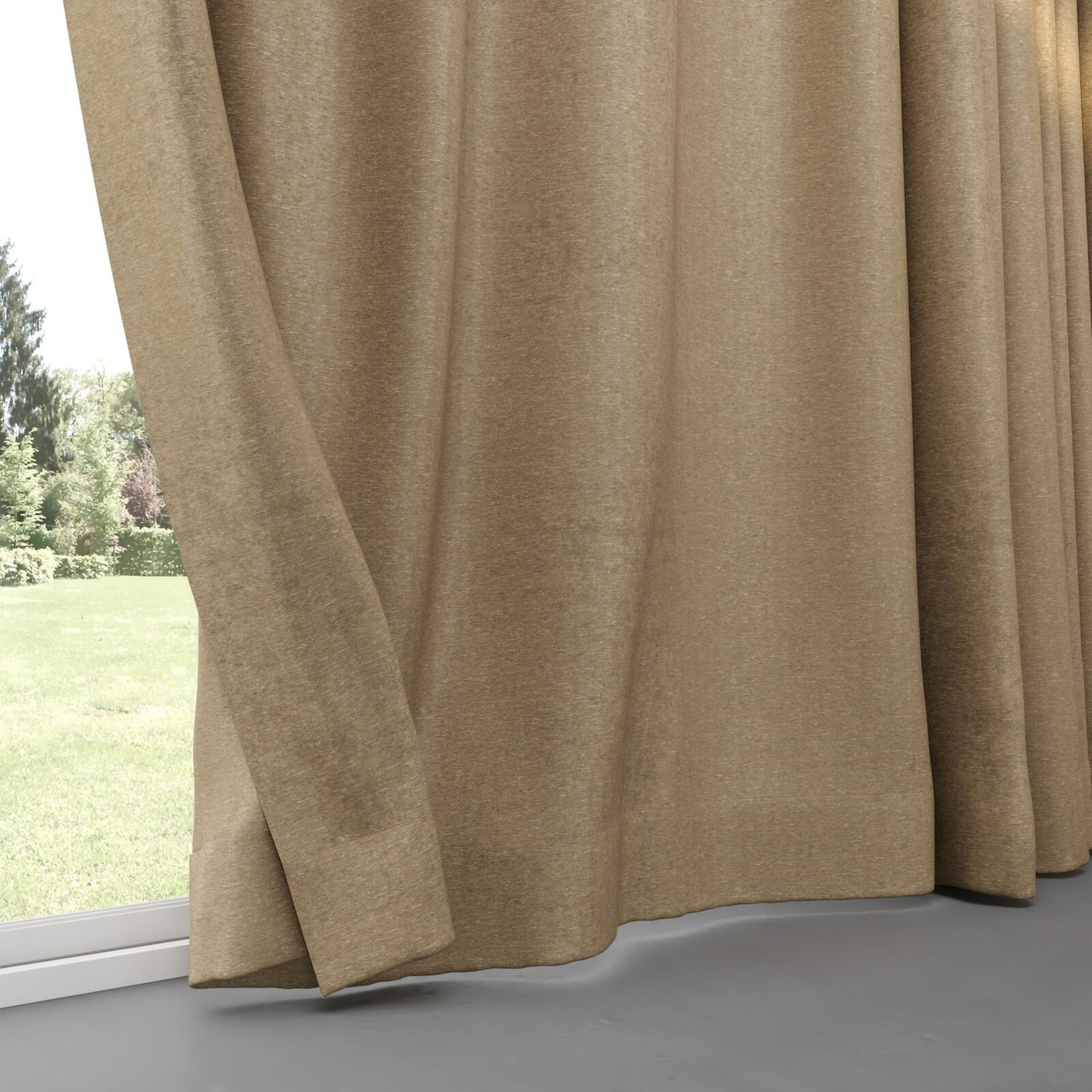 Bottom view of Lambada Whisper, pinch pleat