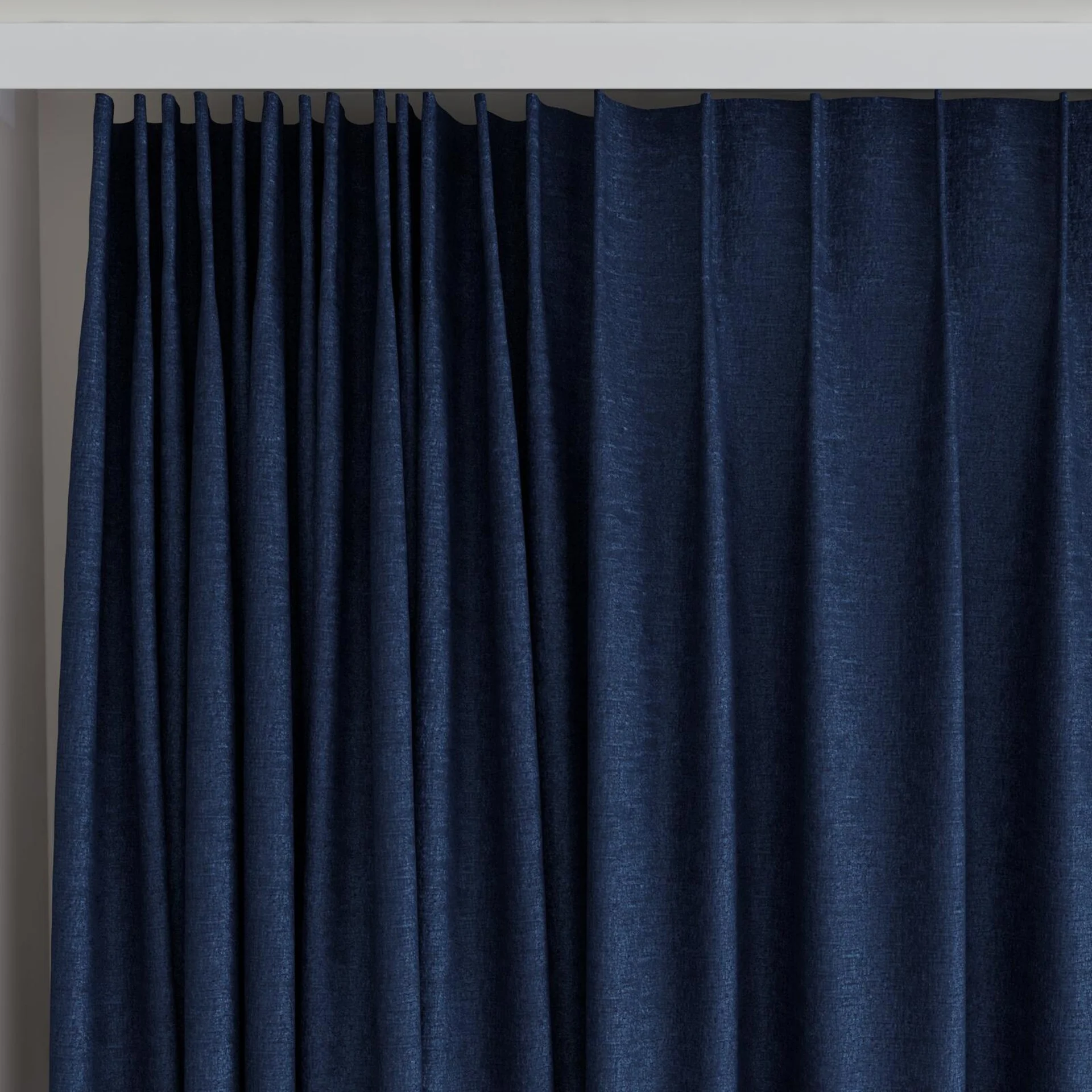 Top view of Monsieur Ocean, on curtain rail