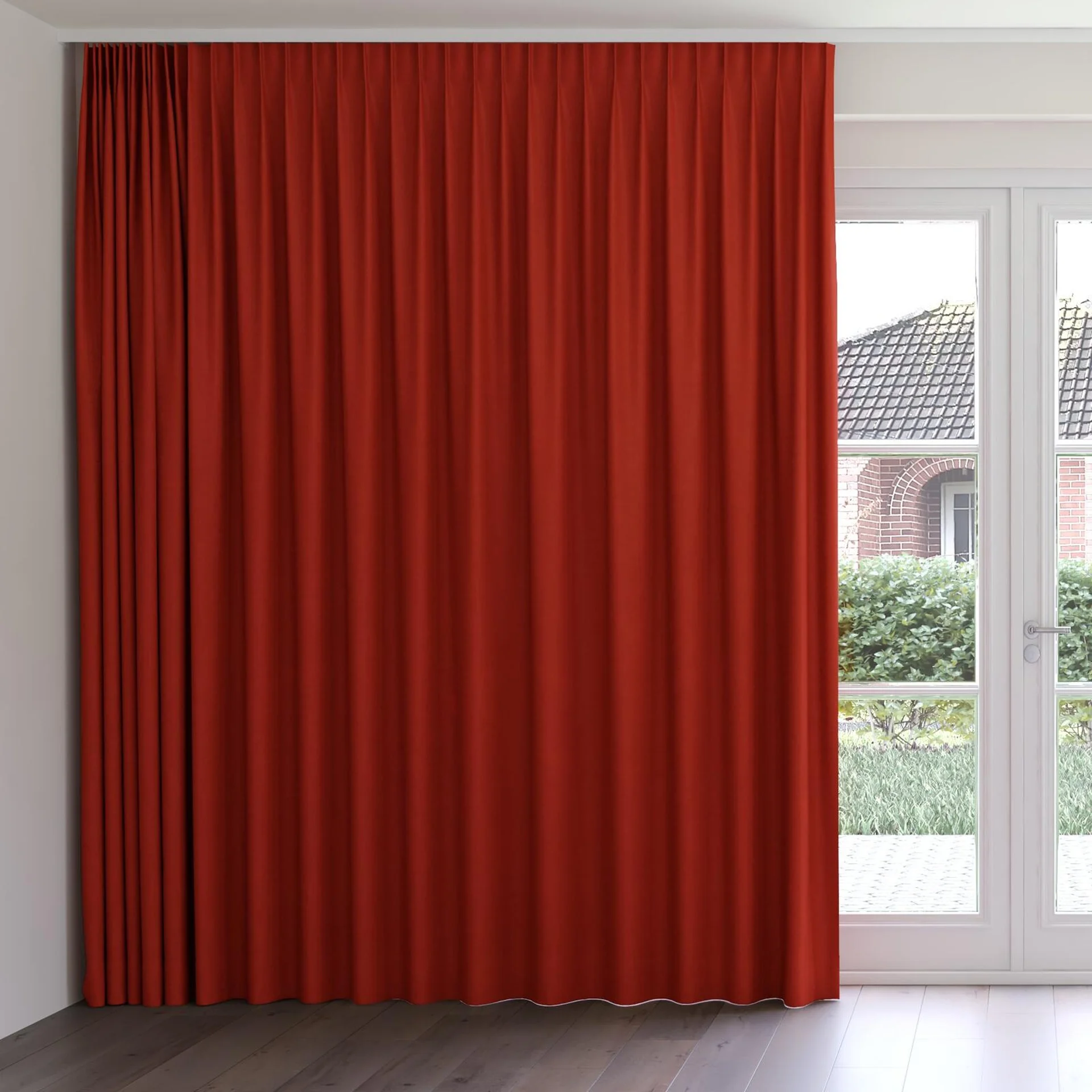 Front view of Peak Auburn, on curtain rail