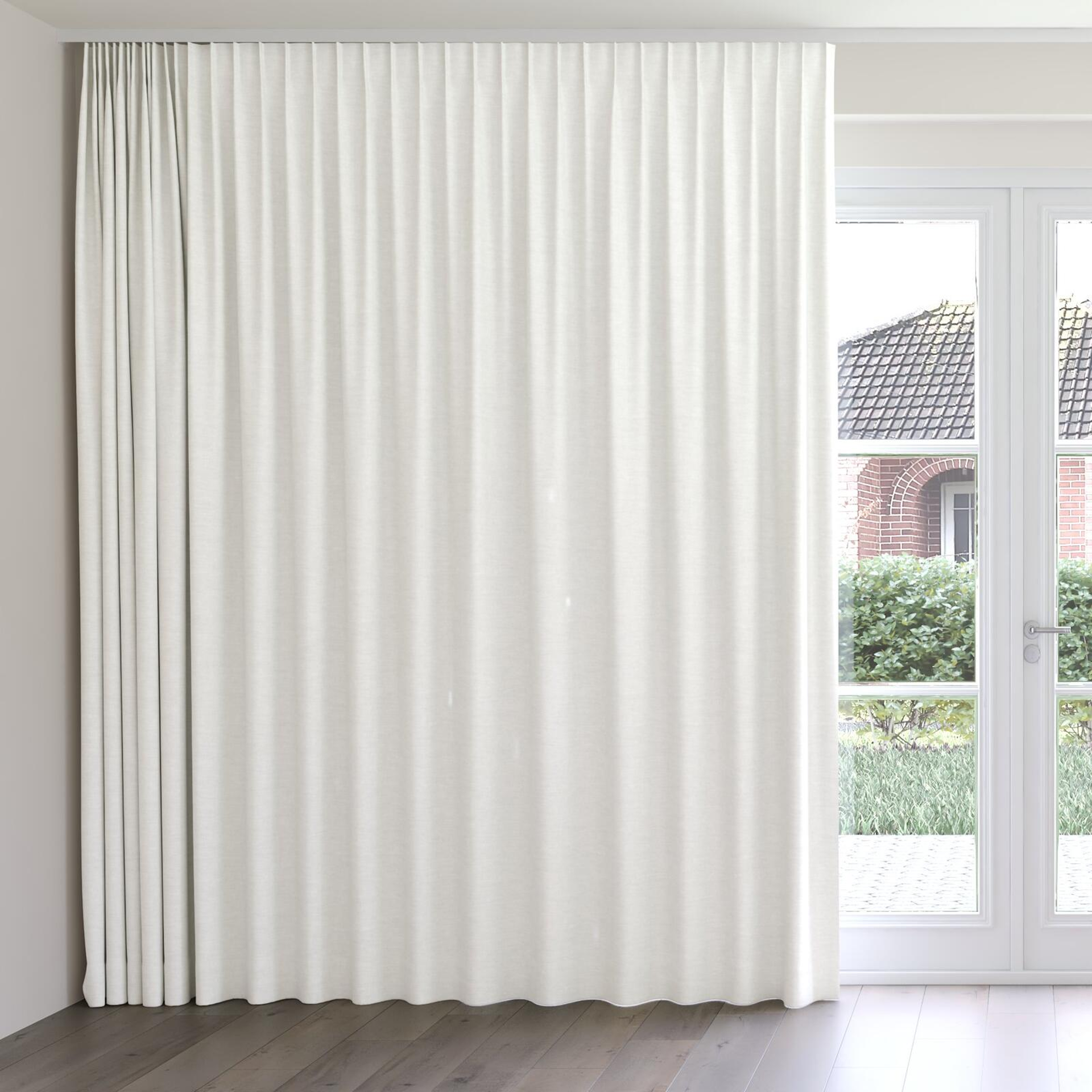 Front view of Drama Snow, on curtain rail