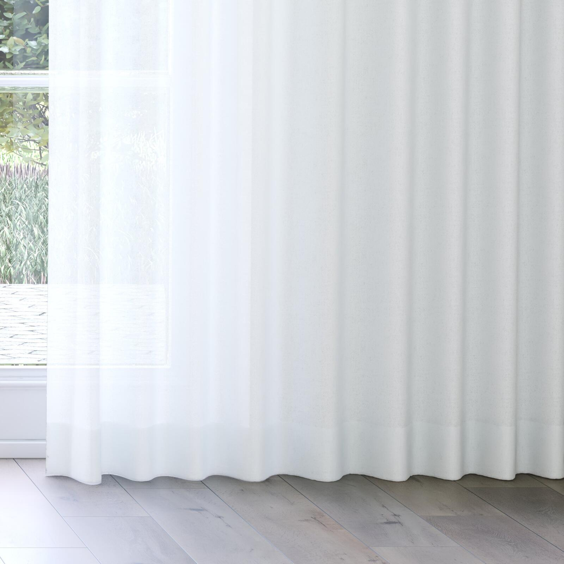 Bottom view of Revel Swan, on curtain rail