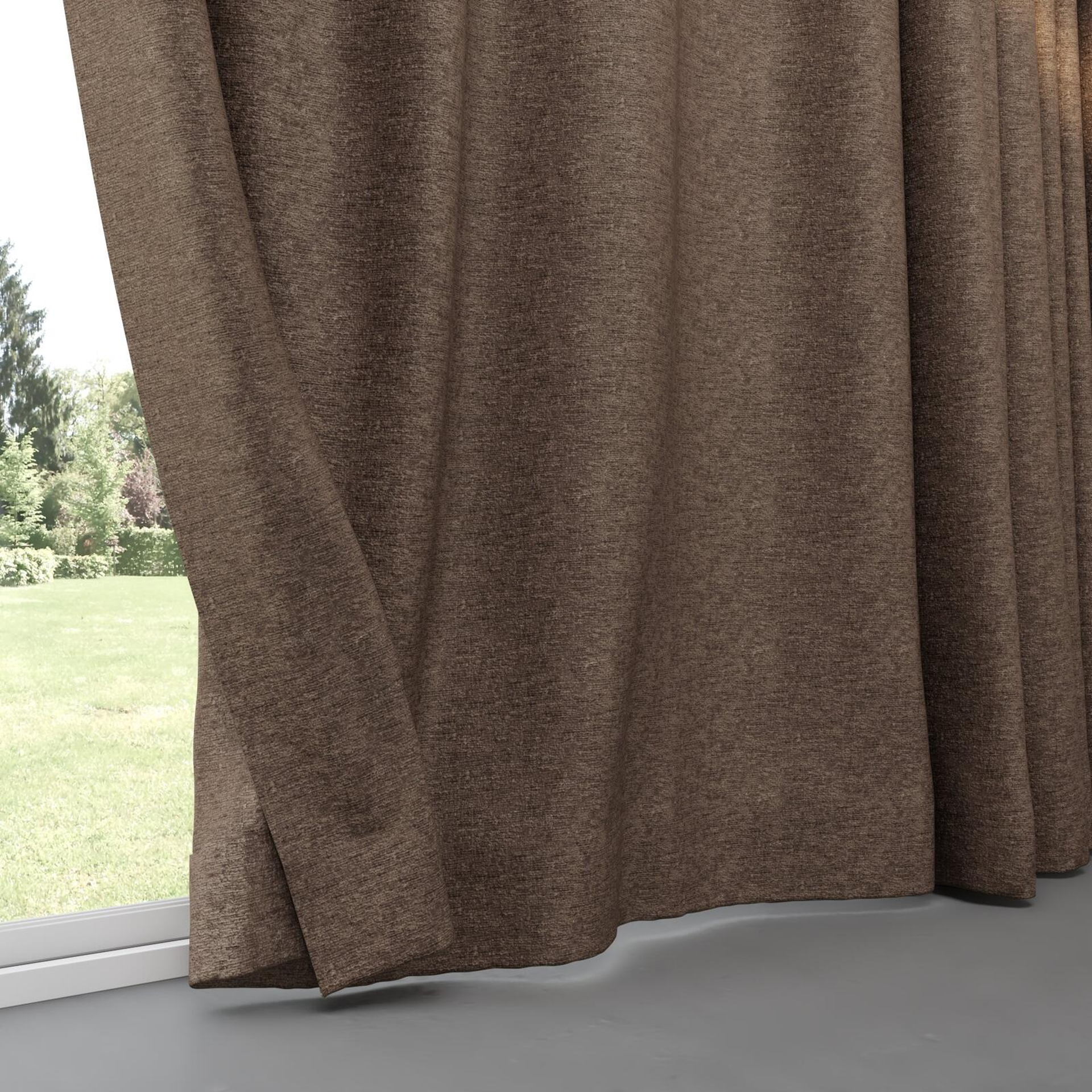 Bottom view of Monsieur Tiramisu, pinch pleat
