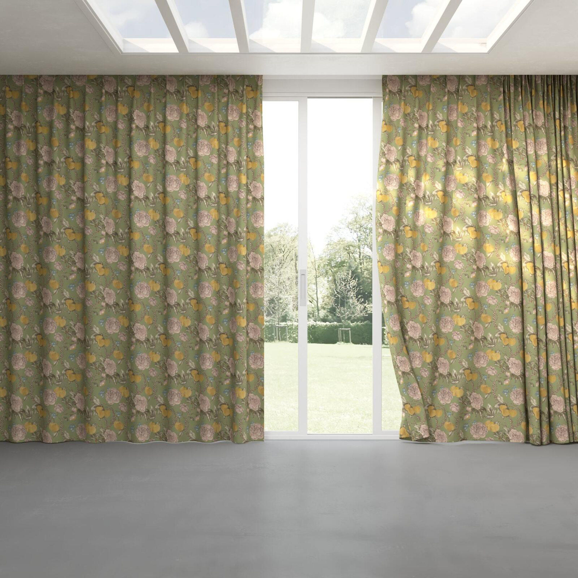 Full view of Valencia Orchard, pinch pleat