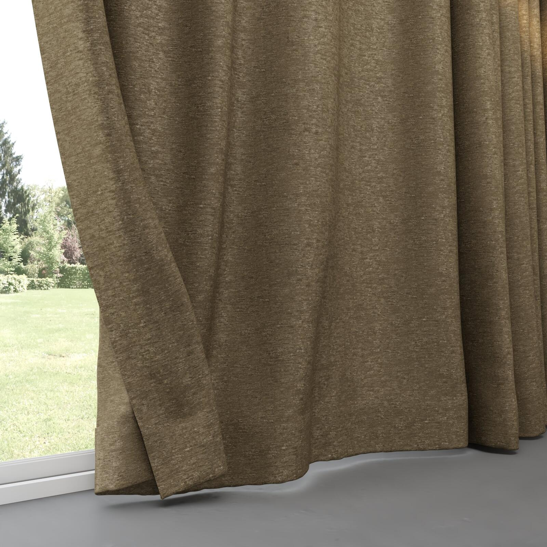 Bottom view of Lambada Toffee, pinch pleat