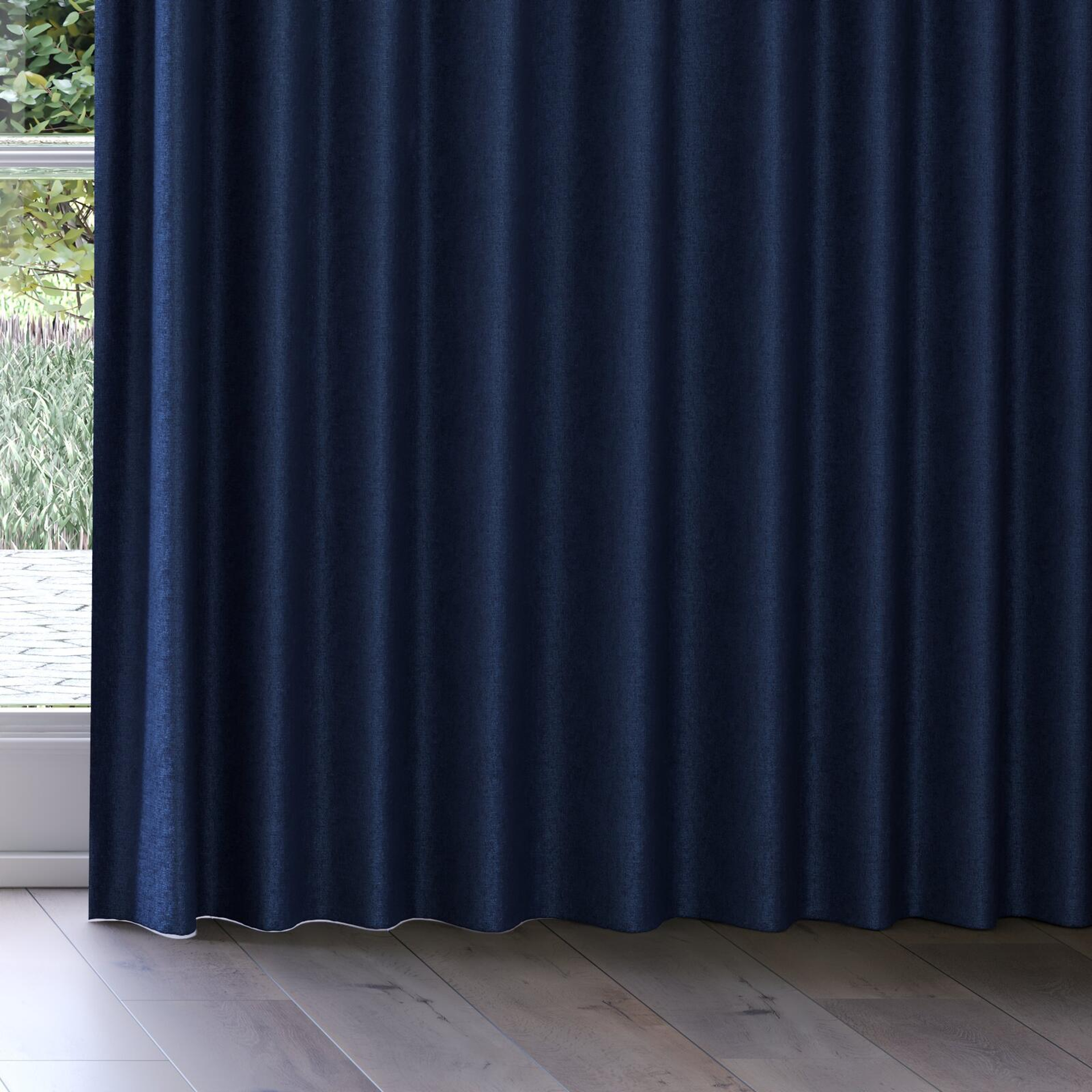 Bottom view of Monsieur Ocean, on curtain rail