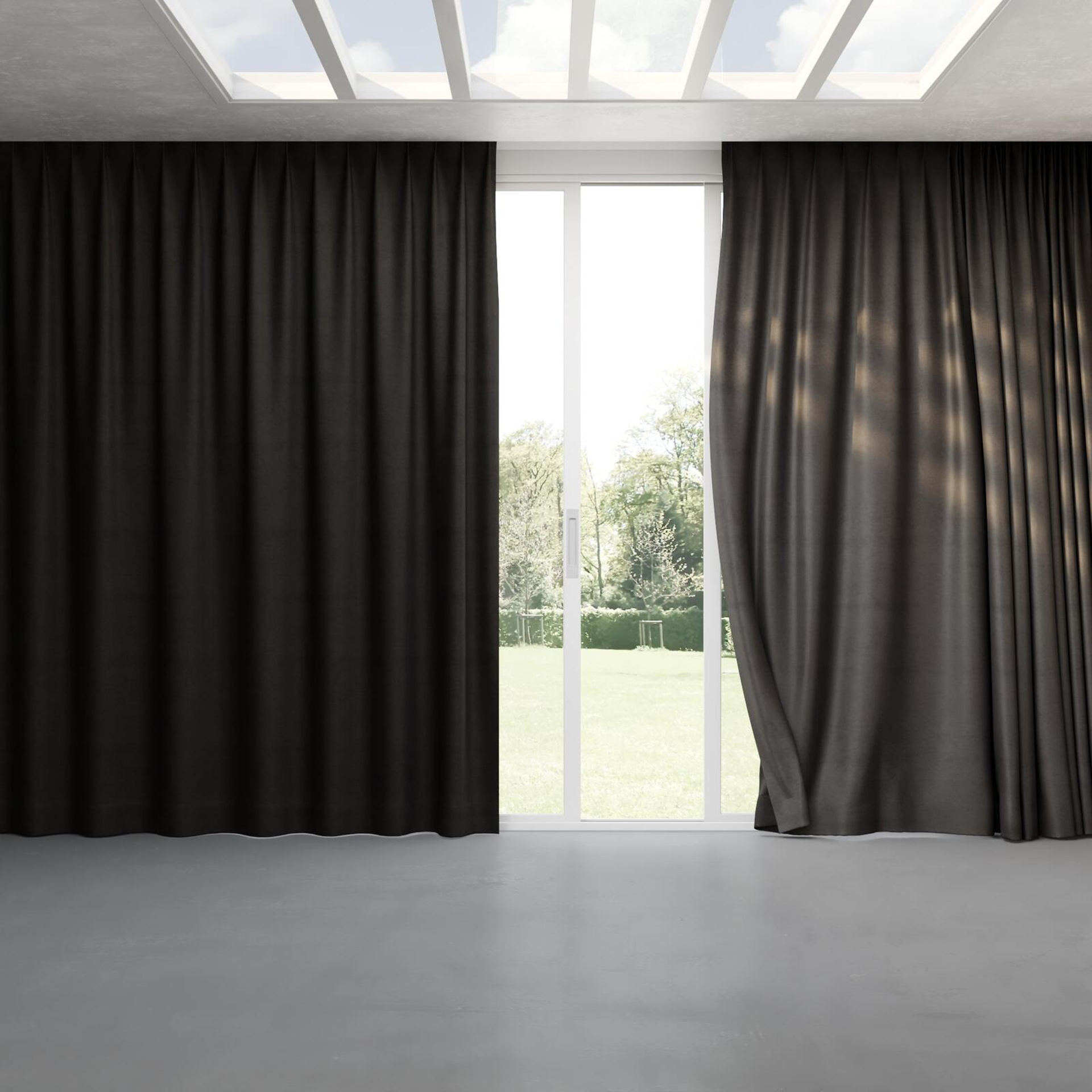 Full view of Baron Pewter, pinch pleat