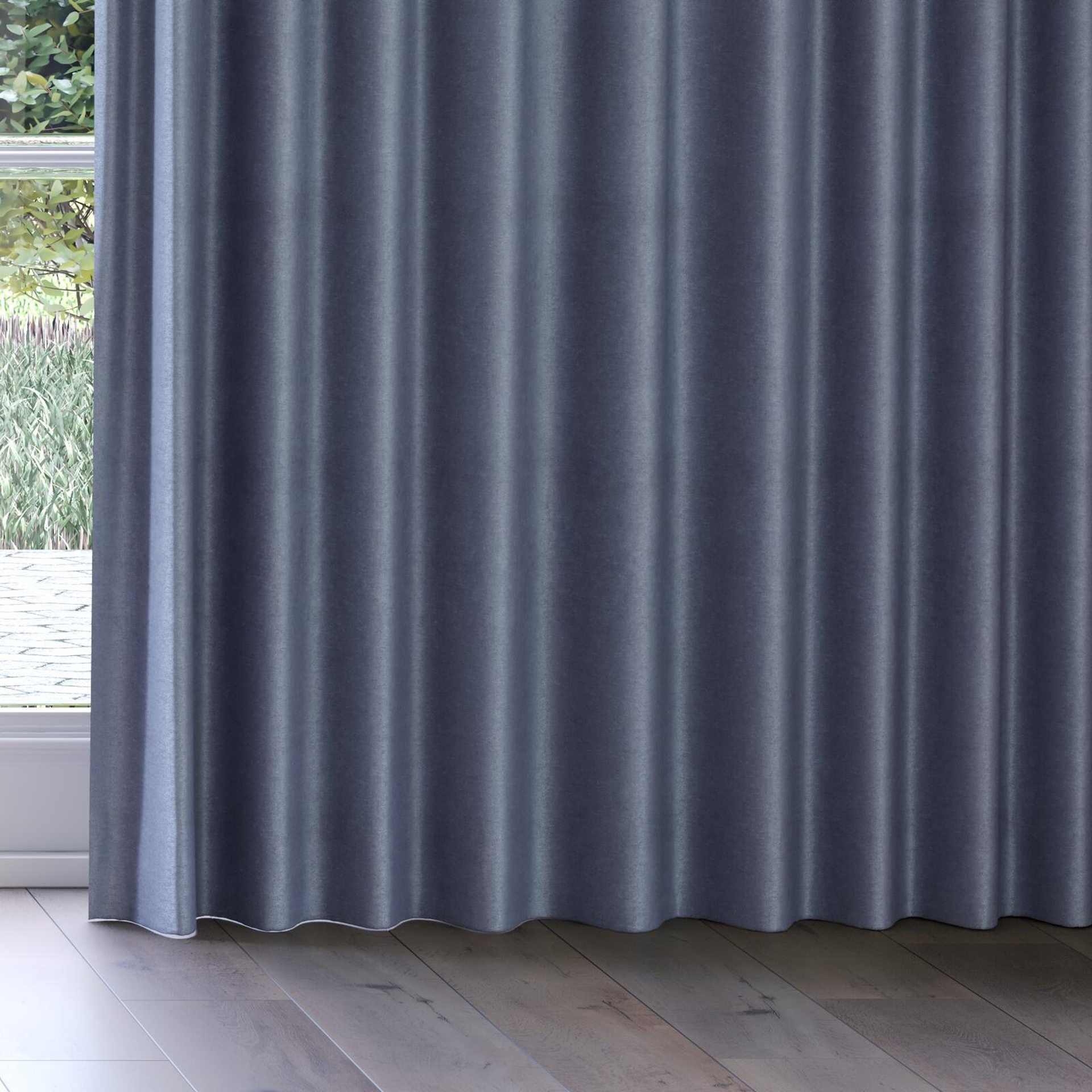 Bottom view of Baron Cloud, on curtain rail